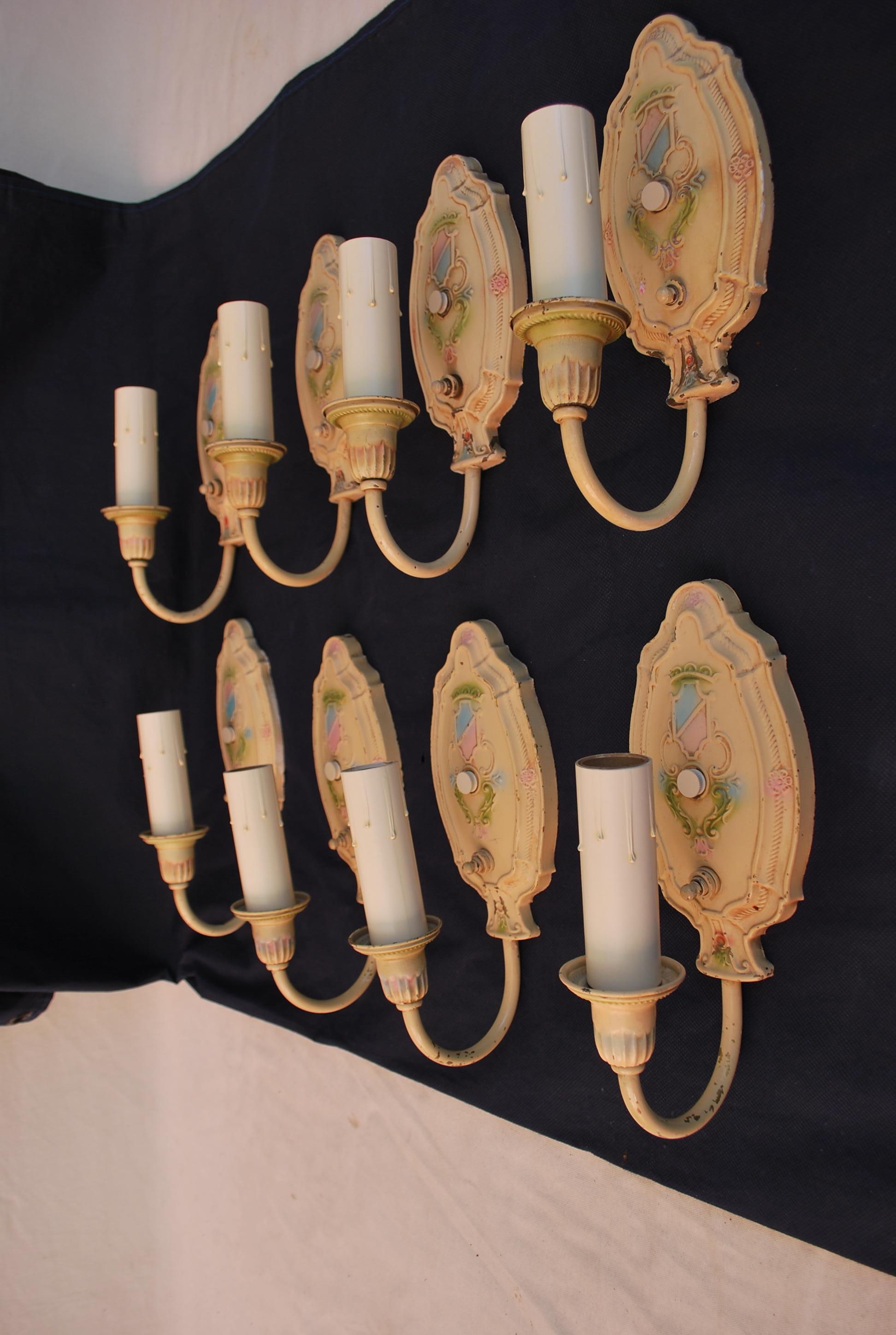 Un hermoso y raro conjunto de seis apliques de pared de 1920, el color es original y está bien conservado 