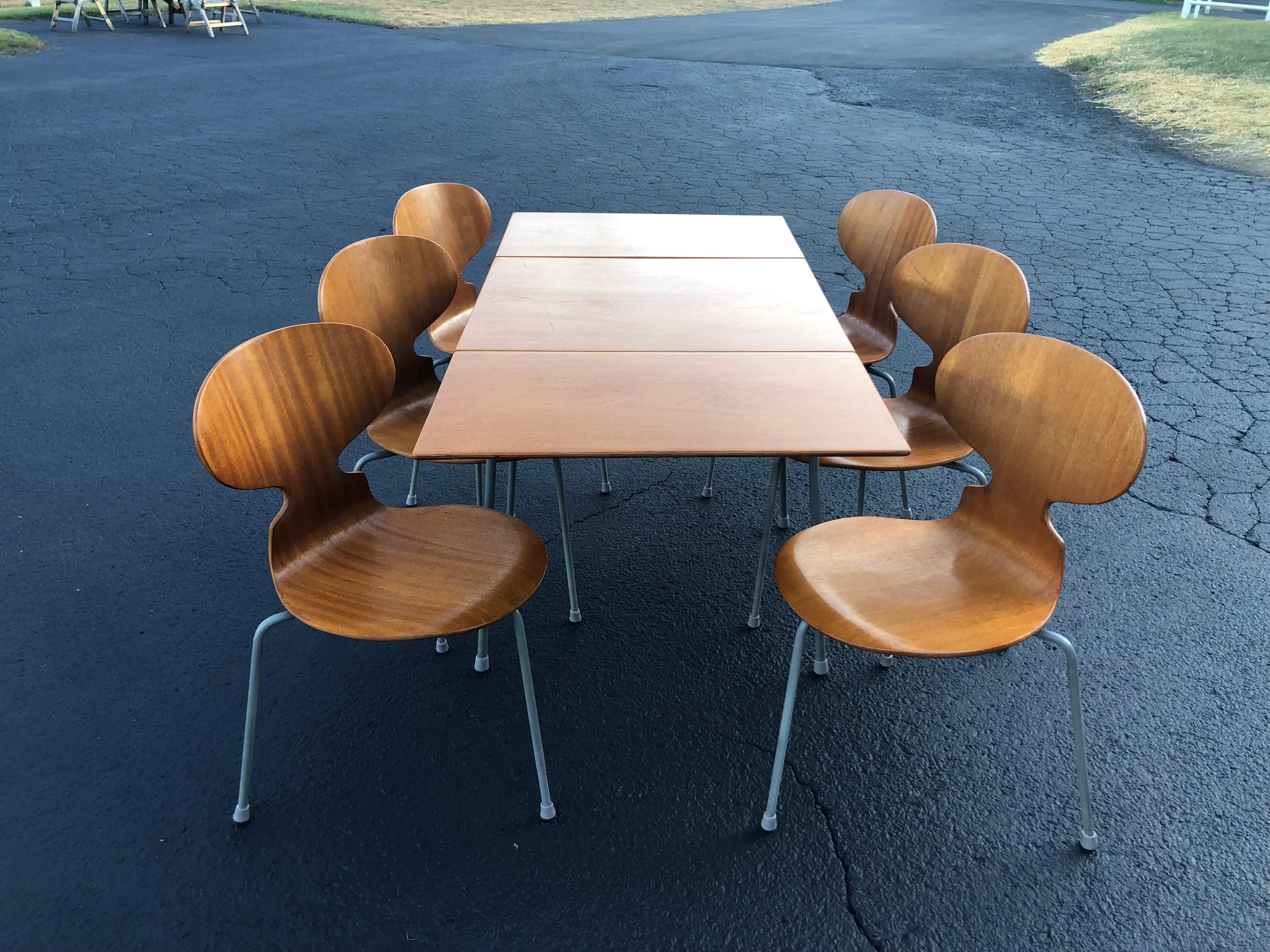 Scandinavian Modern Rare Set of Six Arne Jacobsen Ant Chairs with Drop-Leaf Table