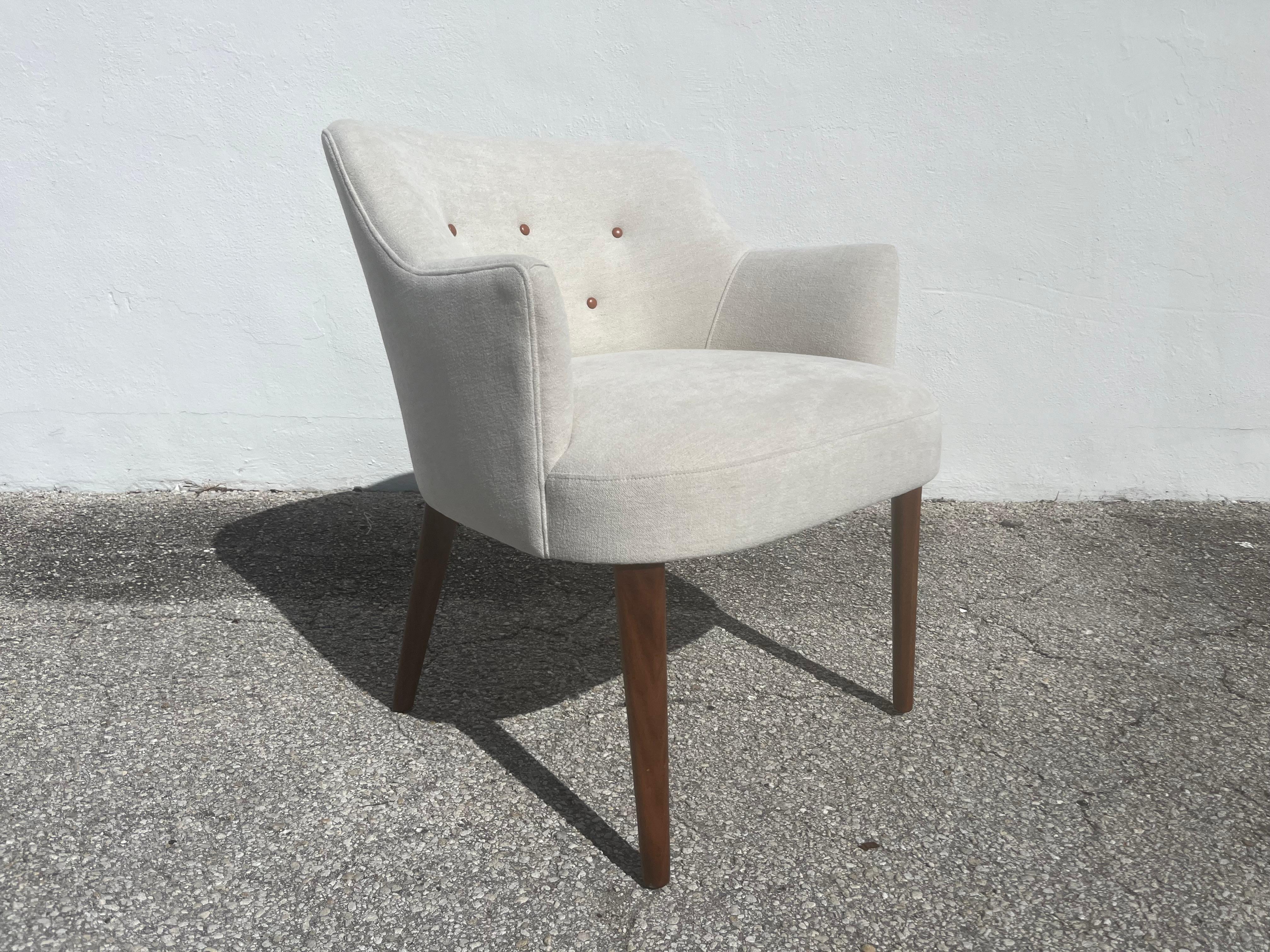 Seltener Satz von sechs Esszimmerstühlen von Robinson-Johnson aus dem Jahr 1956, Stoff, Leder, Nussbaumholz im Angebot 2