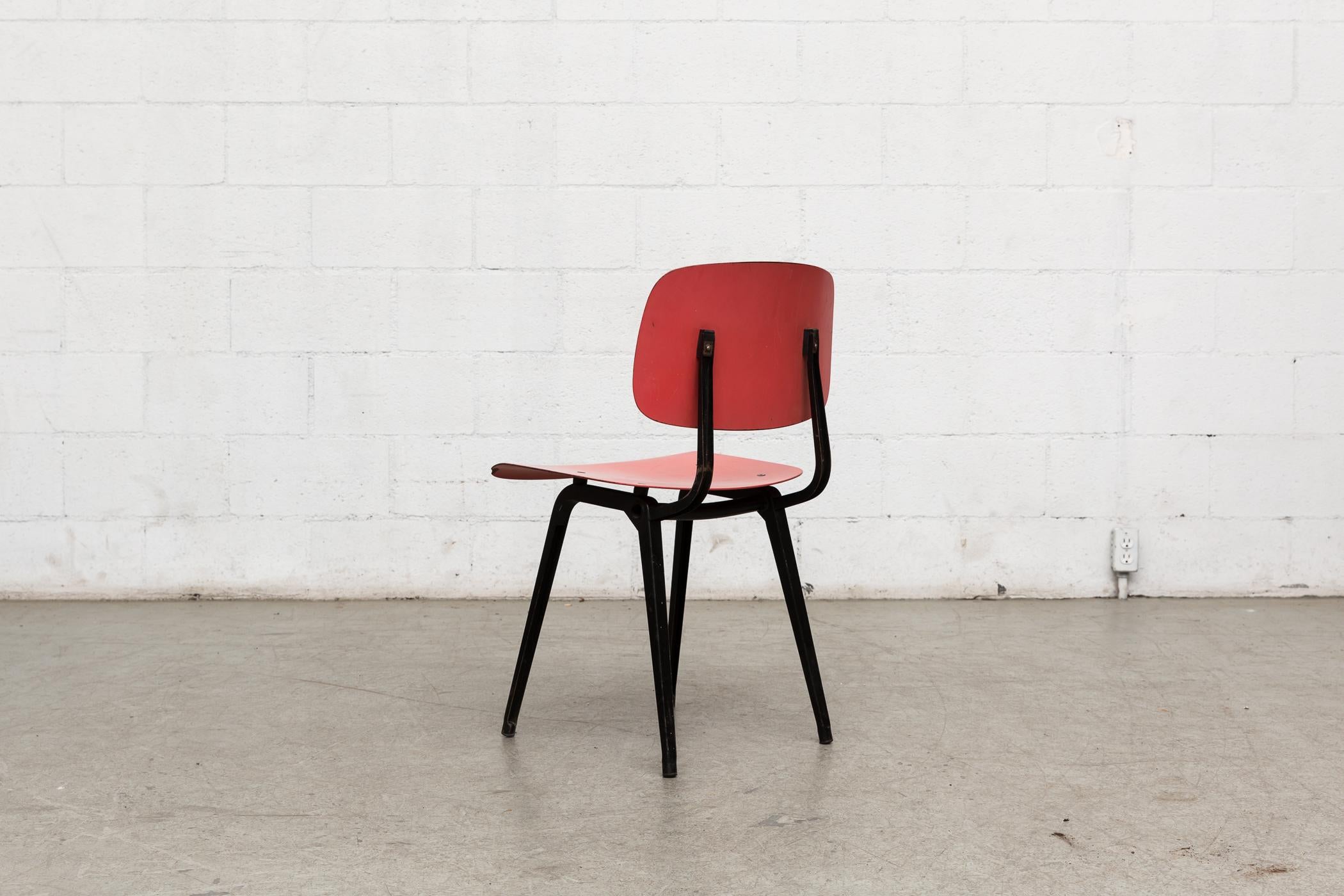 Dutch Rare Set of Six Early Edition Red Friso Kramer Revolt Chairs with Black Frames For Sale