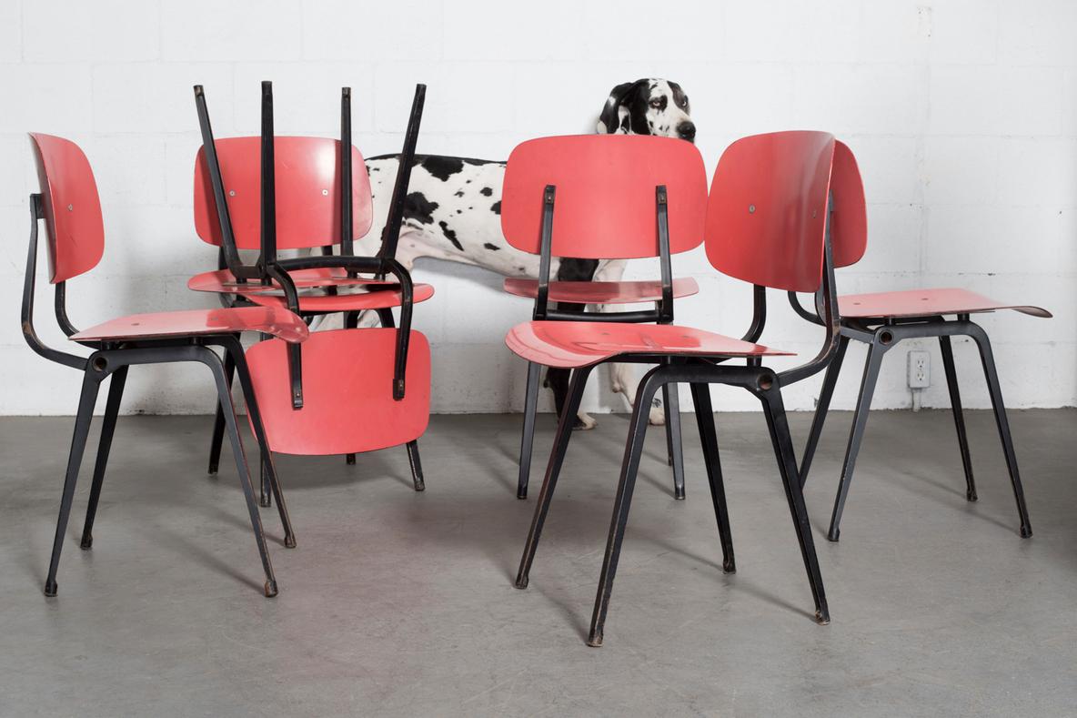 Rare Set of Six Early Edition Red Friso Kramer Revolt Chairs with Black Frames For Sale 7