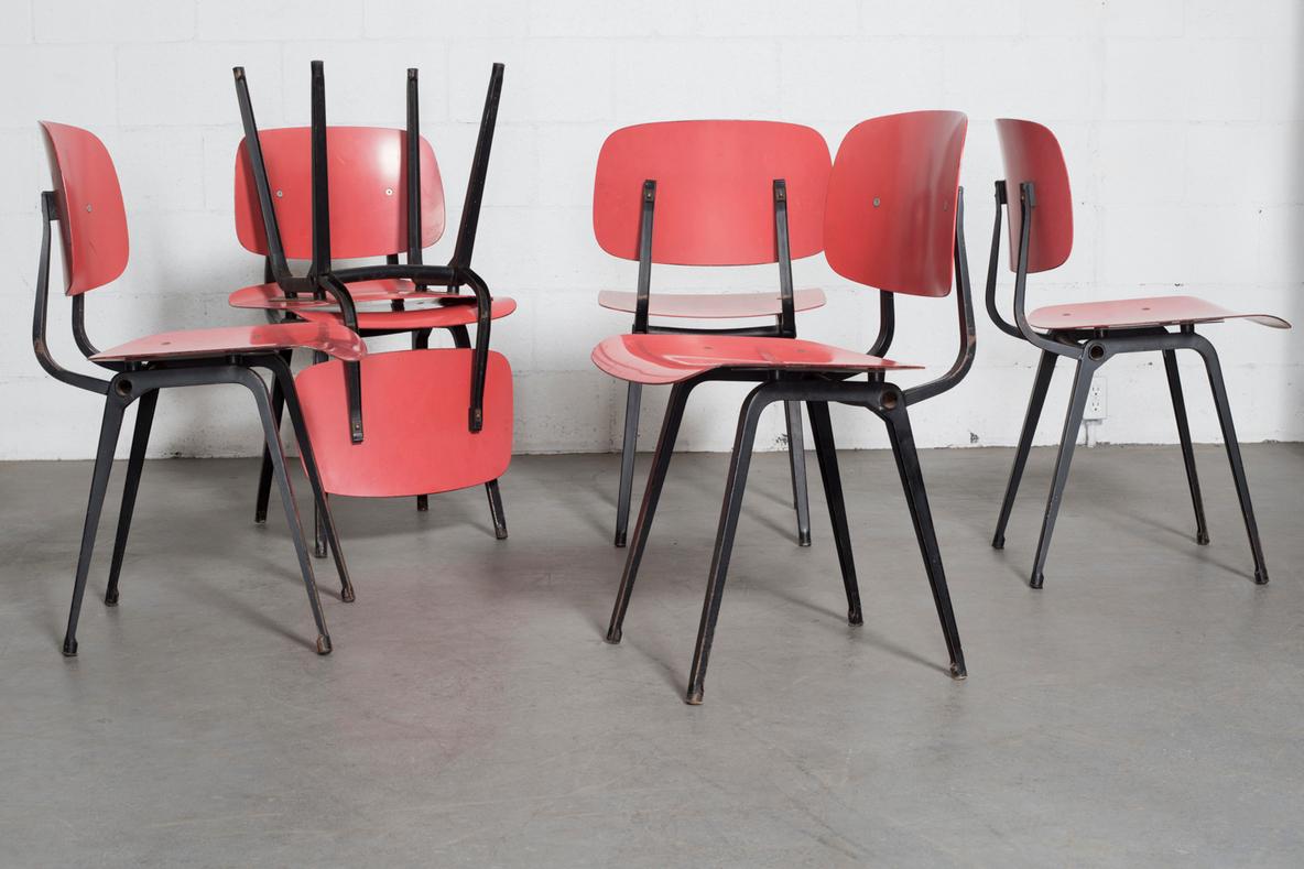 Ensemble de six chaises Revolt de Friso Kramer rouges avec cadres noirs, première édition en vente 9