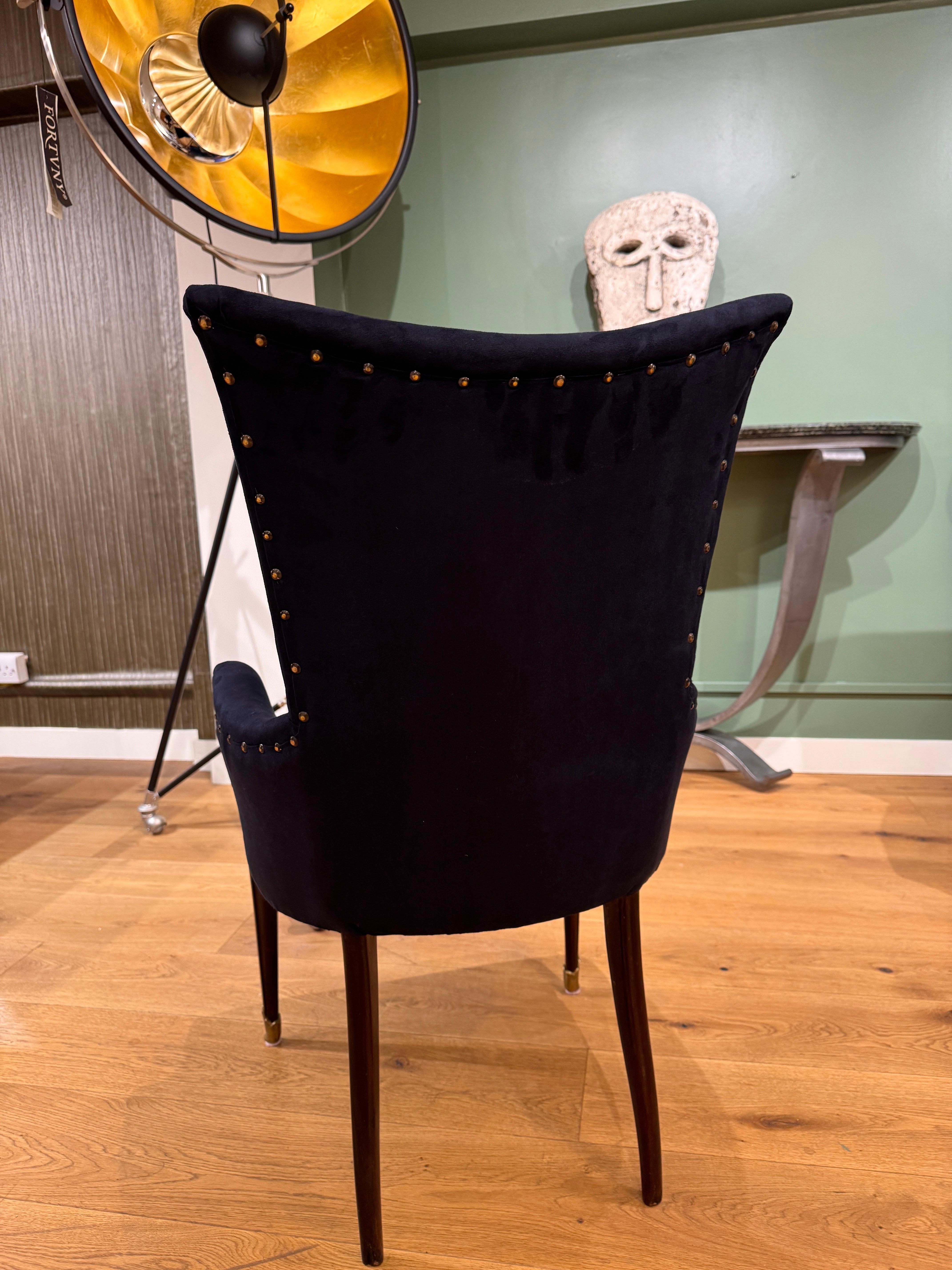 20th Century Rare Set of six Italian high back dining chairs with arms For Sale