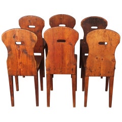 Rare ensemble de six chaises d'Alpes suisses