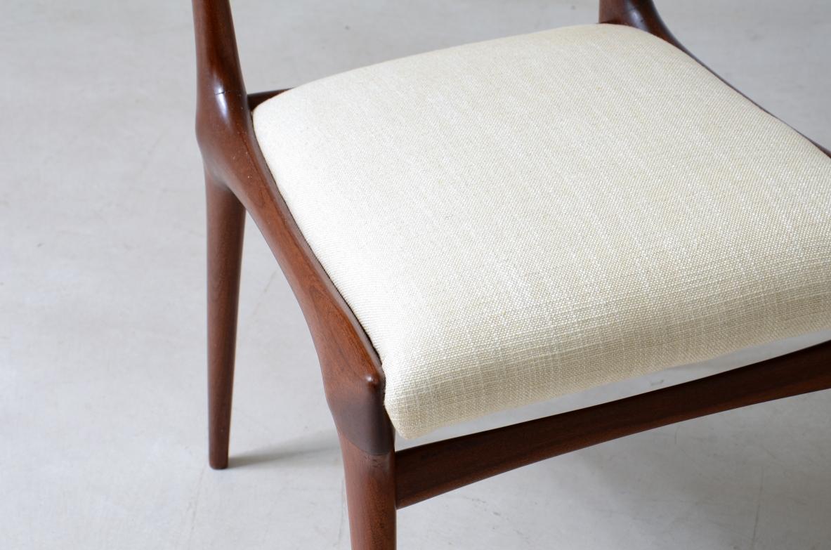 20ième siècle Rare ensemble de six chaises en bois modèle 585 conçu par Carlo De Carli en vente