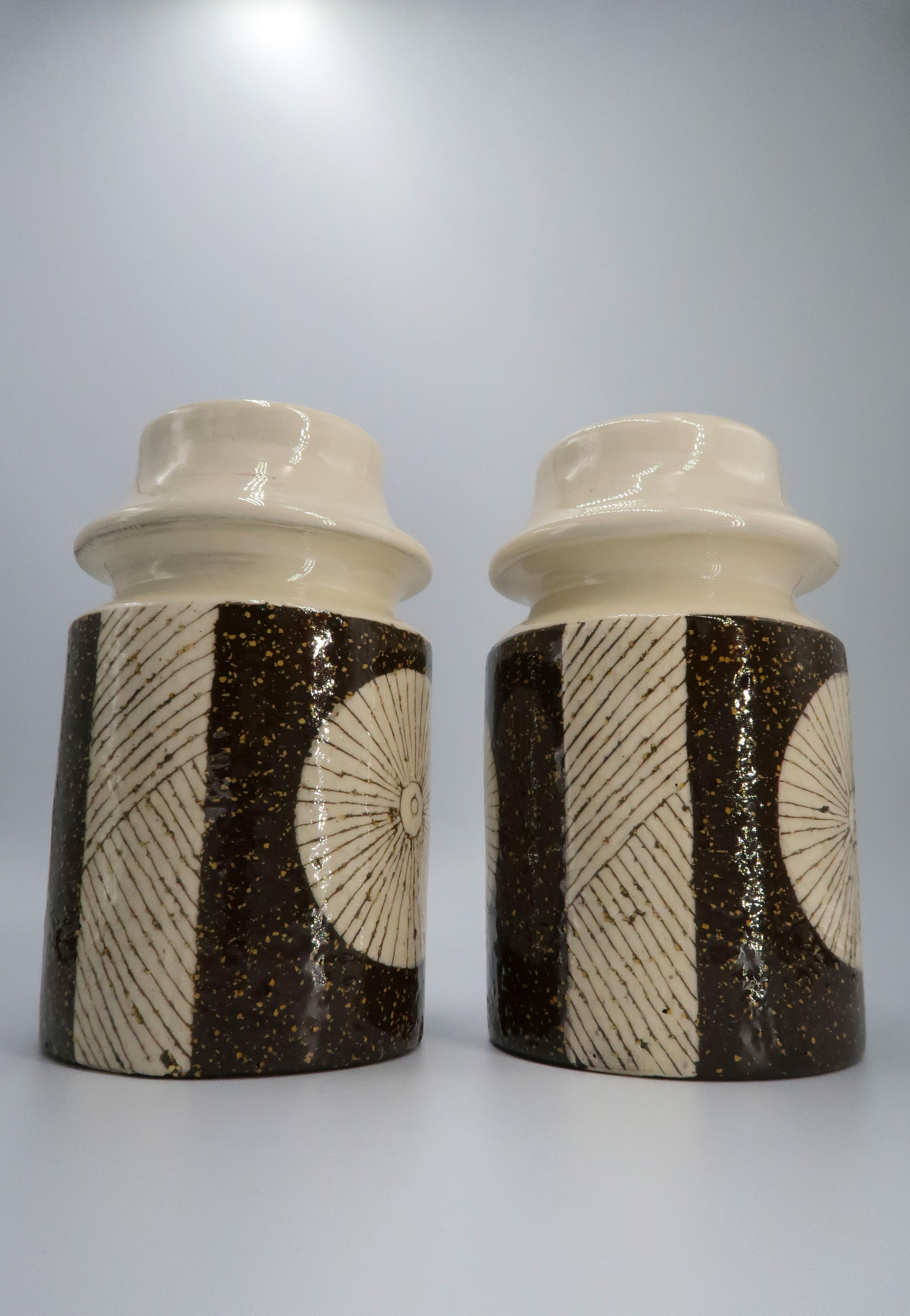 Schwedische Upsala-Ekeby-Vasen mit grafischem Dekor, 1960er-Jahre (20. Jahrhundert) im Angebot