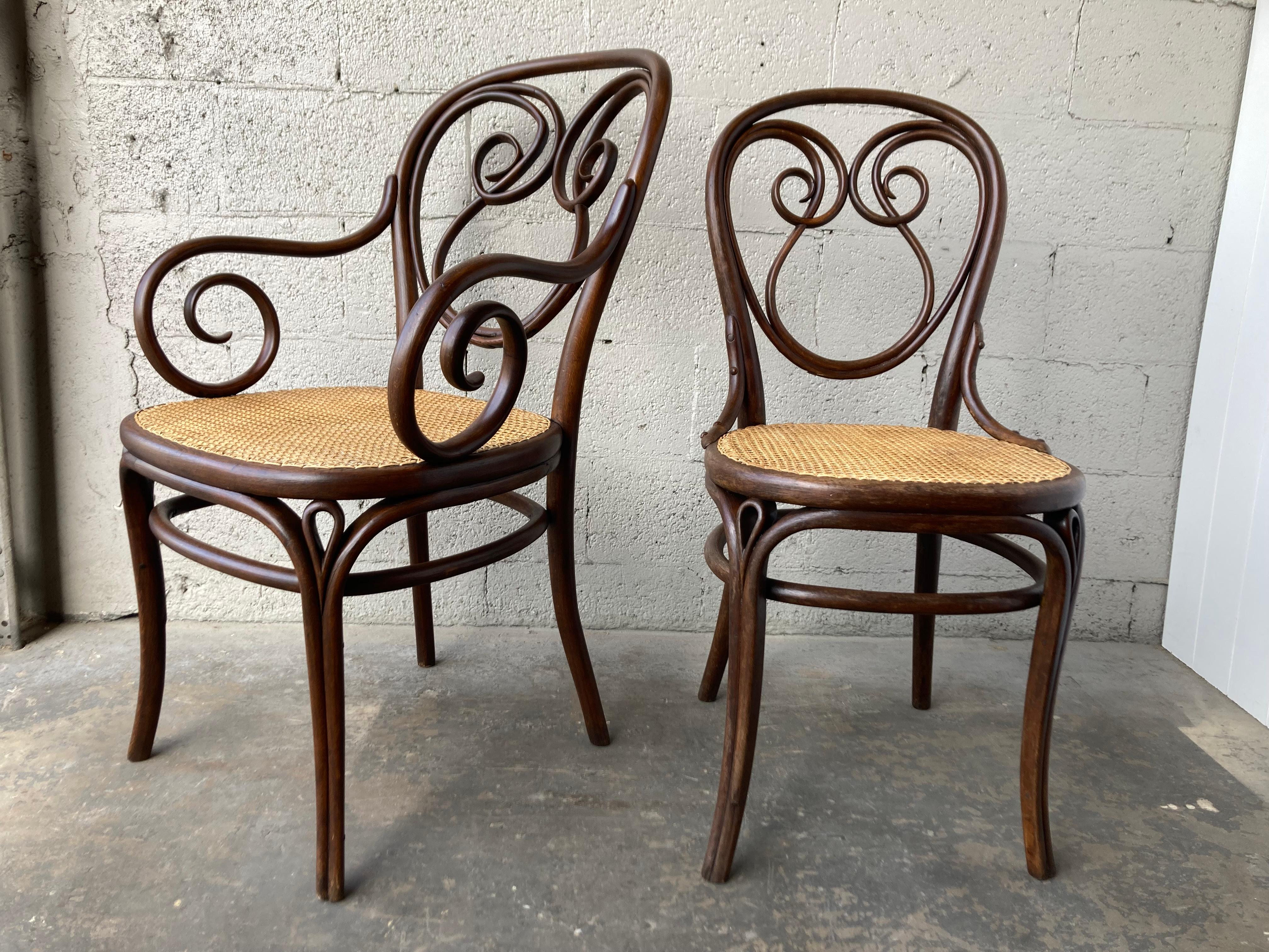 Rare ensemble de chaises Thonet modèle 13, en bois cintré et rotin en vente 10
