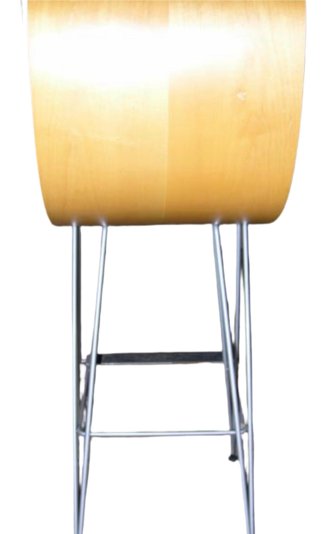 Acciaio Raro set di tre sgabelli in legno e acciaio curvato Michael Graves in vendita