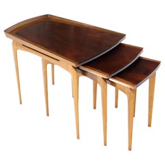 Rare ensemble de trois tables gigognes en bois de rose et bouleau par Erno Fabry