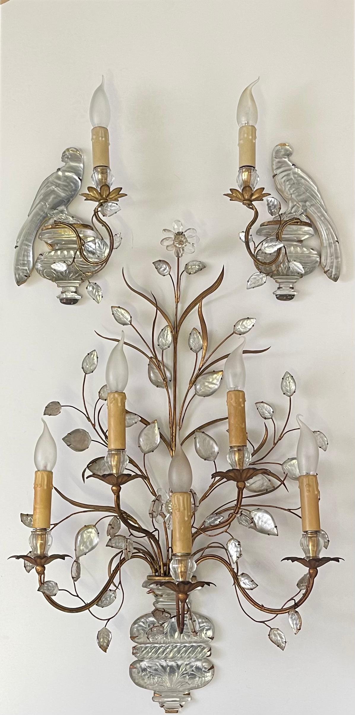 A wonderful and rare set of three gilt iron and crystal wall sconces by Maison Baguès, Paris, circa 1930s.
Newly rewired for US standards. 


  