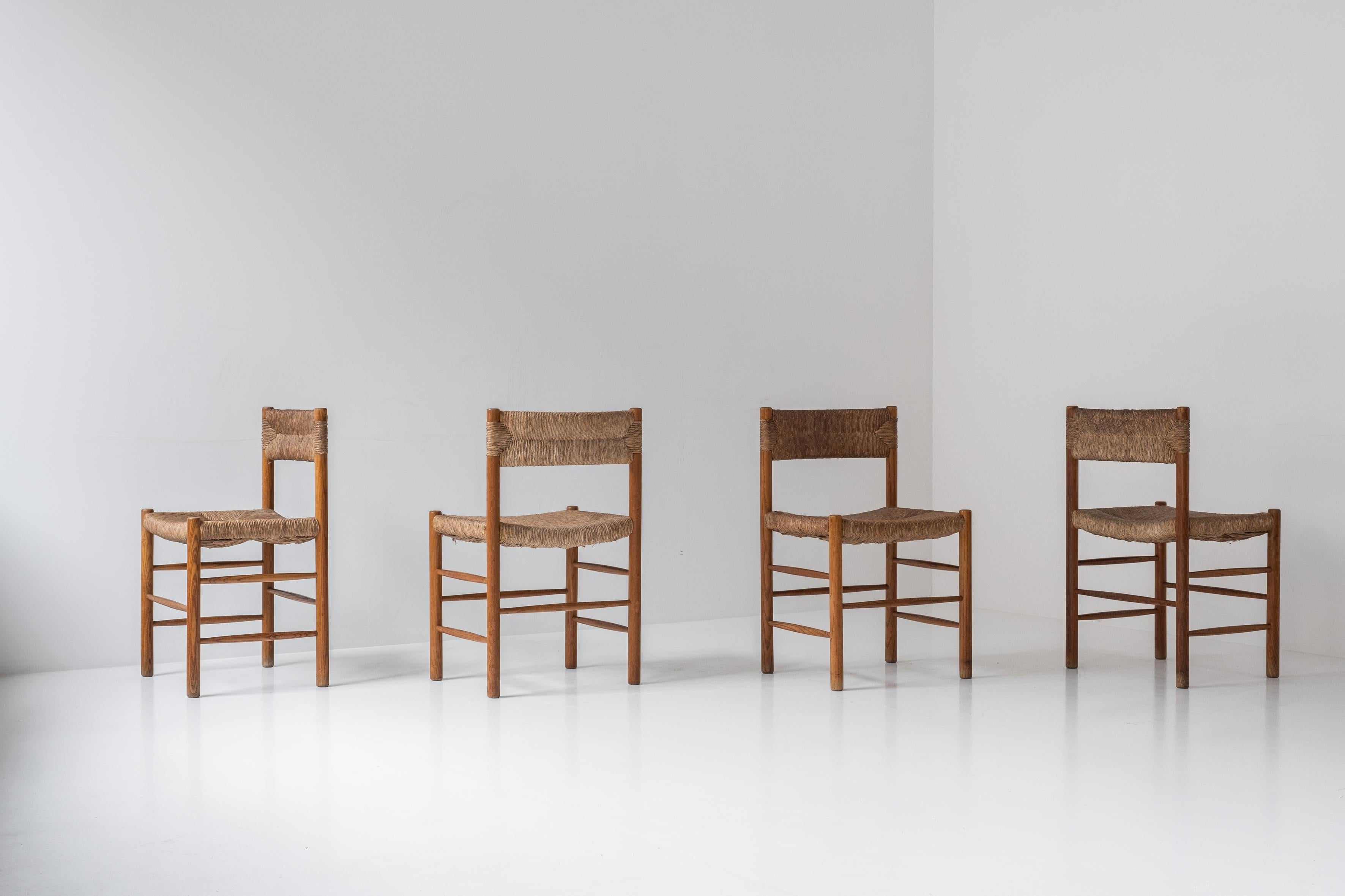 Important set of twelve ‘Dordogne’ dining chairs selected by Charlotte Perriand for Sentou, France 1960s. These chairs features ash wooden frames and straw seats and backs. Presented in a good and original condition. Provenance upon request.