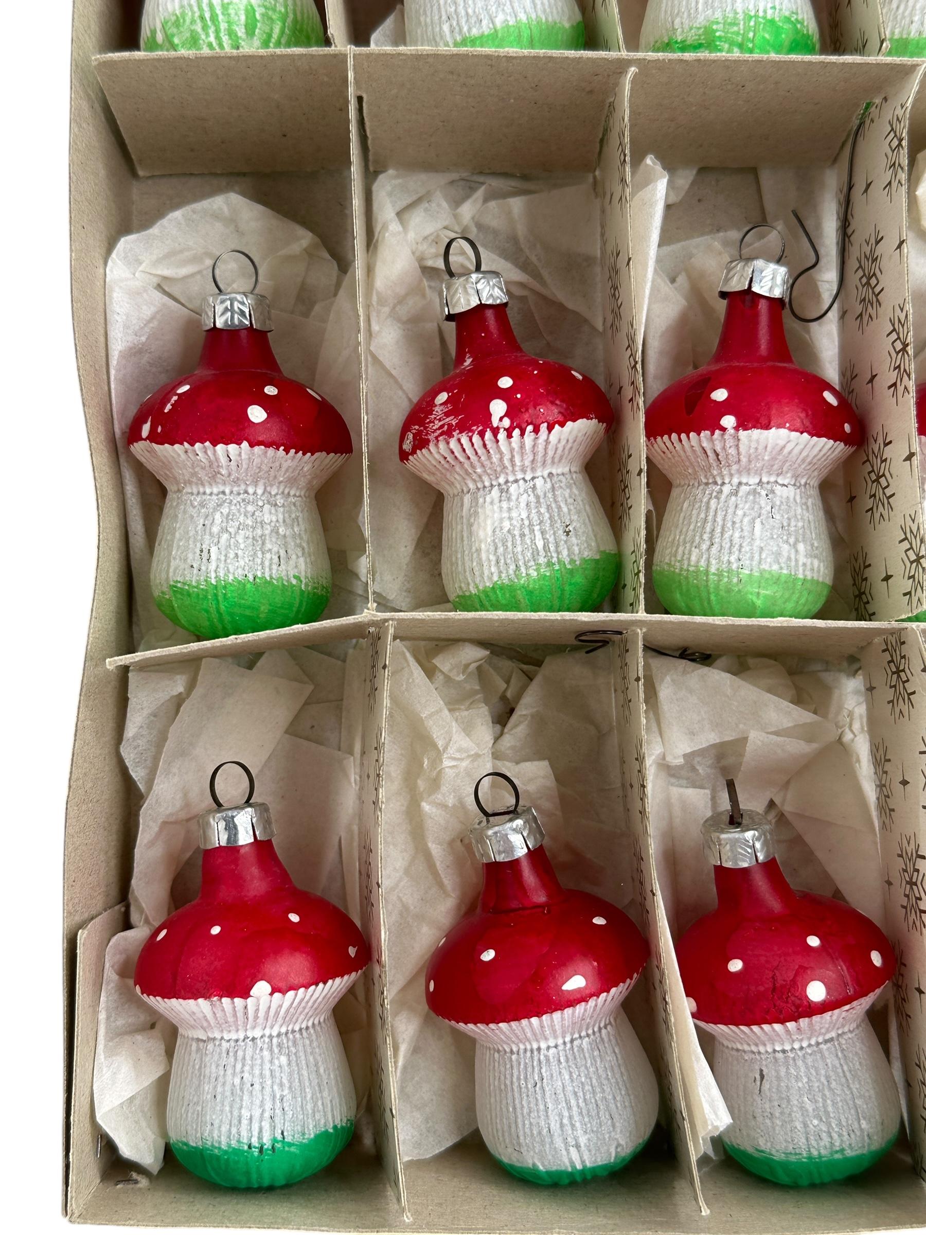 Hand-Crafted Rare Set of Twelve Toadstool Mushroom Christmas Ornaments Vintage, German, 1940s For Sale
