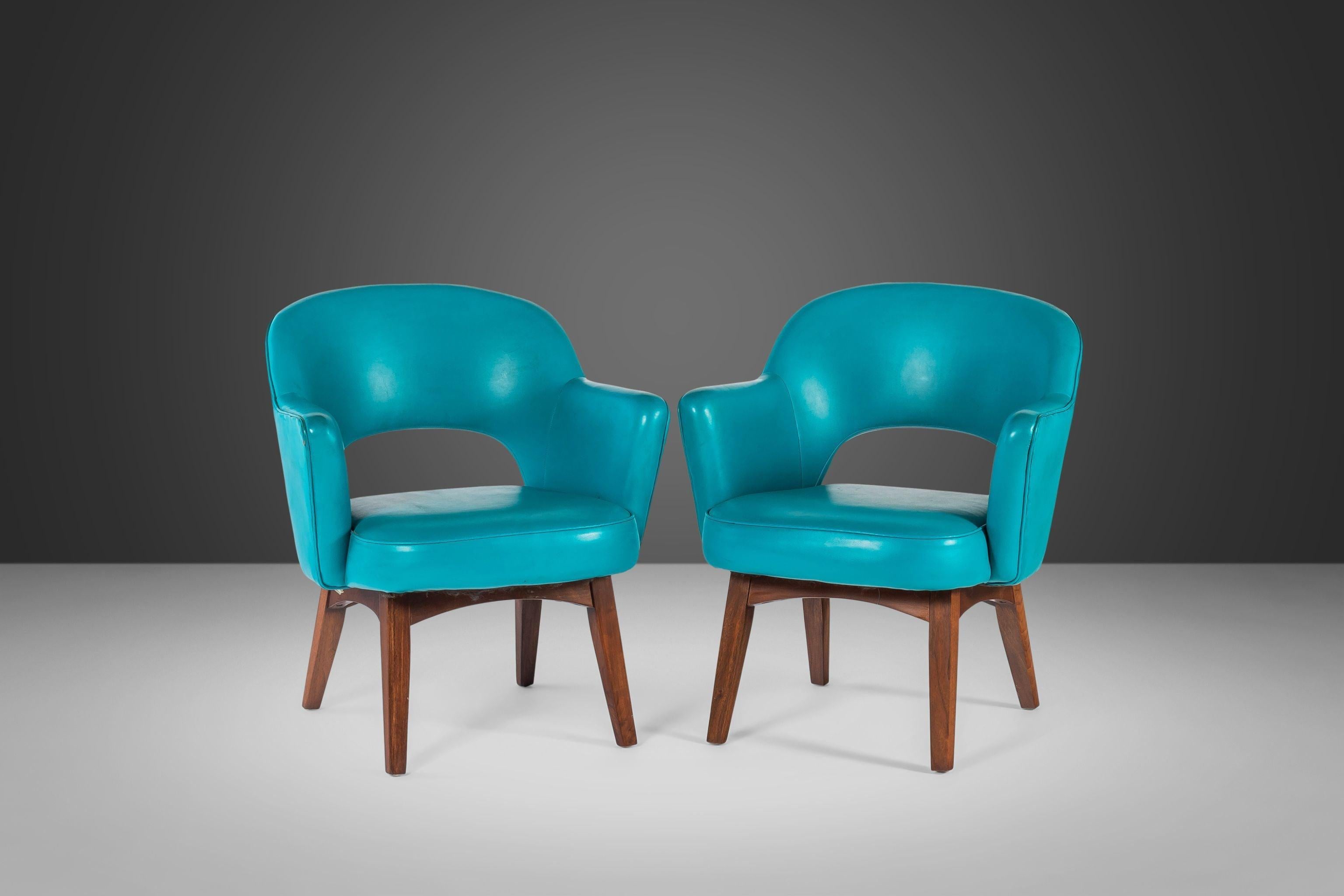 American Set of Two (2) Lounge Chairs by Patrician Furniture in Original Vinyl, c. 1960s For Sale