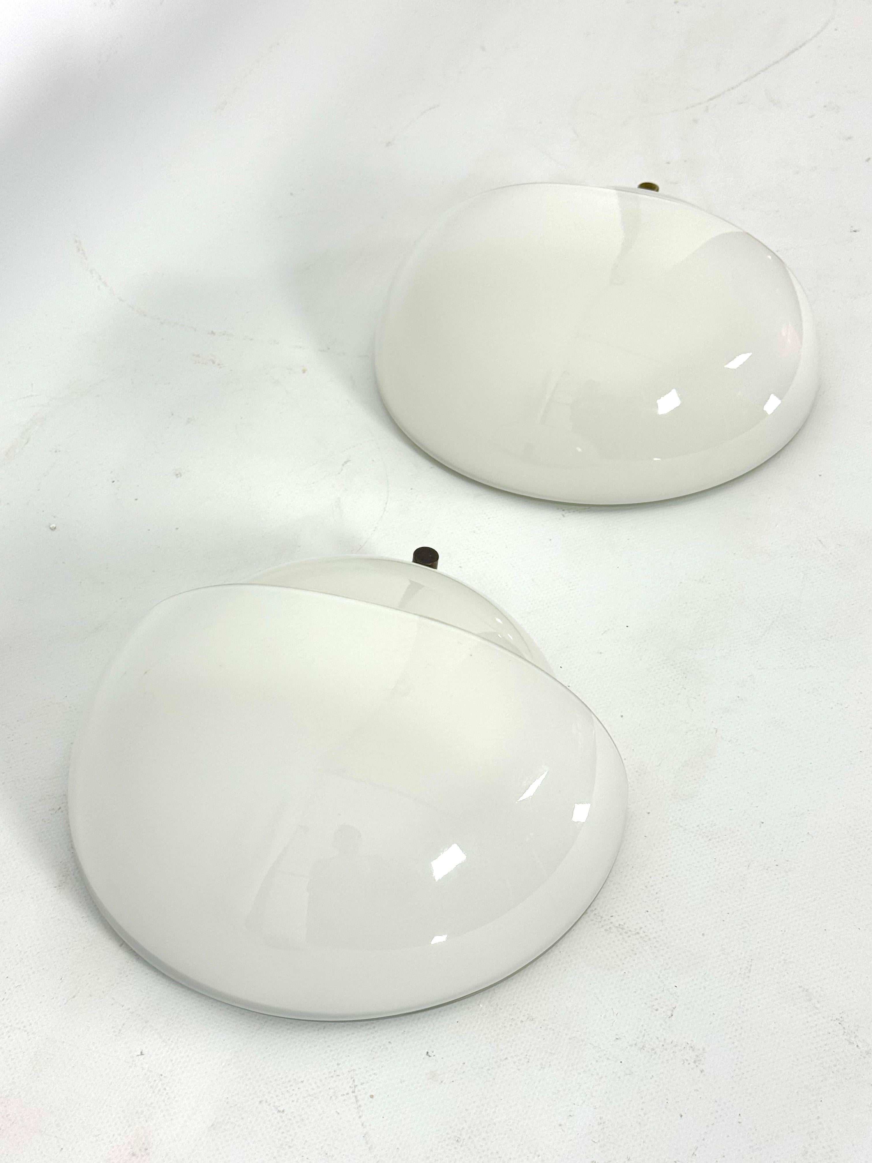 Rare Set of two Glass and brass Mania sconces by Vico Magistretti for Artemide.  For Sale 2