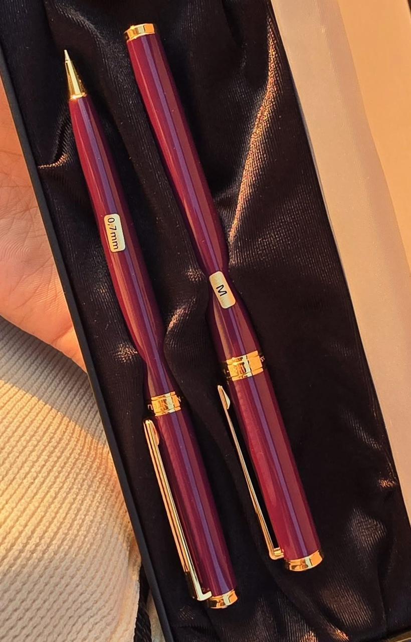 Rare Ensemble de Deux Montblanc Noblesse Oblige Red GT Stylo Plume et Stylo Mécanique en vente 2