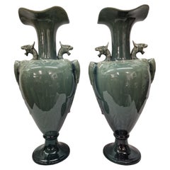 Rare ensemble de deux vases monumentaux à dragon, Art Nouveau, style Massier, 1900 France