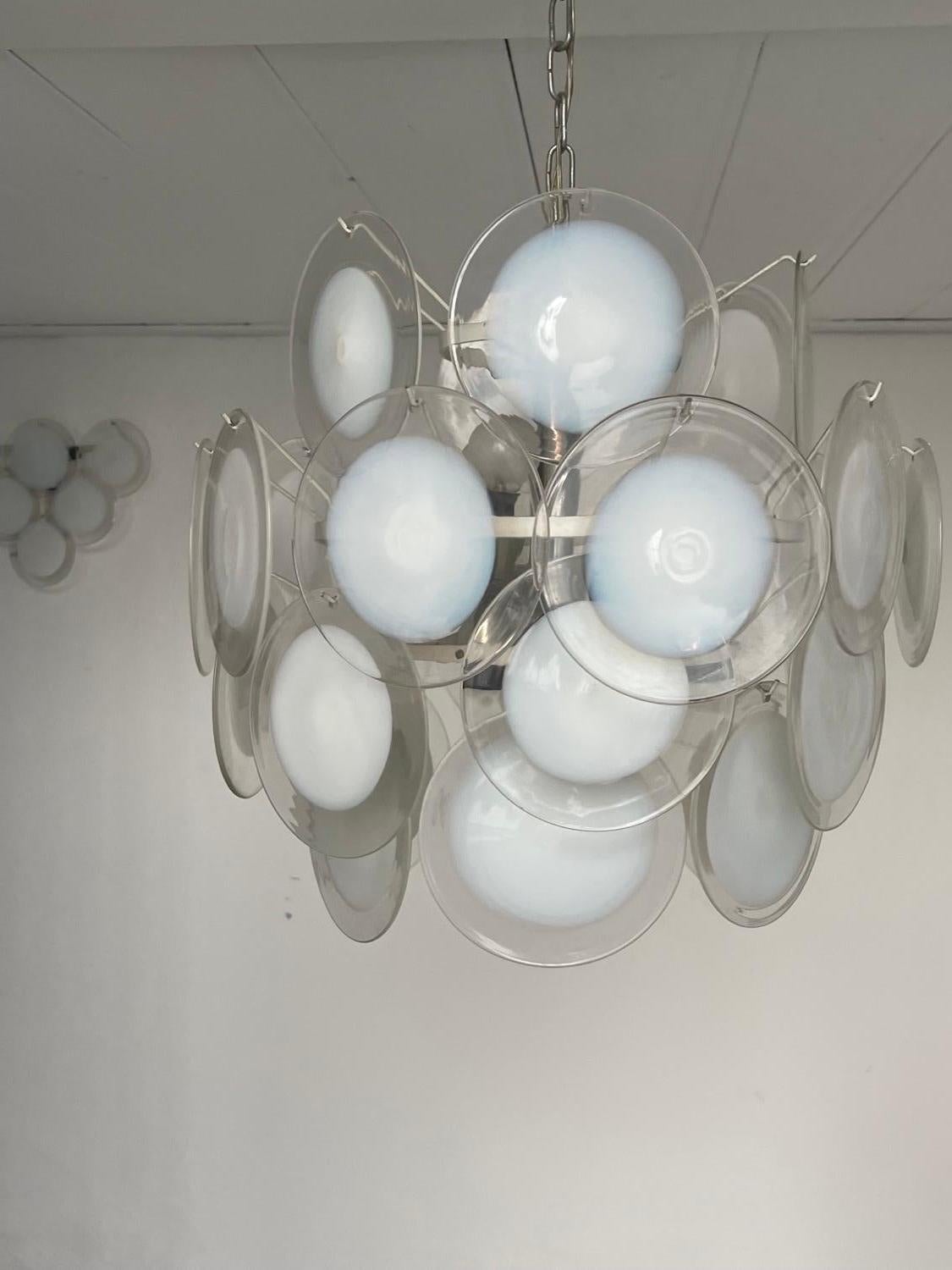 Rare ensemble de deux appliques en verre de Murano et un lustre suspendu de Gino Vistosi en vente 3