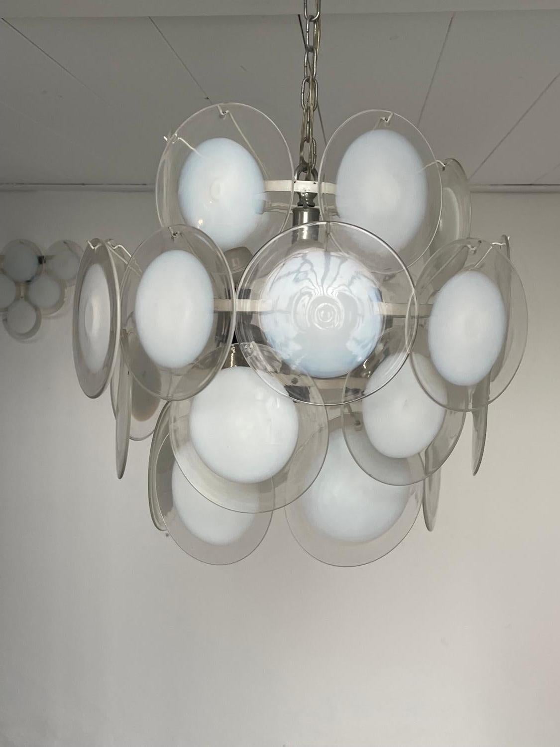 Rare ensemble de deux appliques en verre de Murano et un lustre suspendu de Gino Vistosi en vente 4