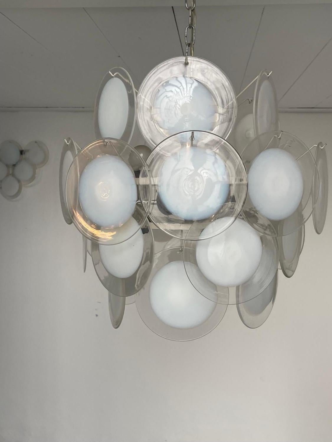 Rare ensemble de deux appliques en verre de Murano et un lustre suspendu de Gino Vistosi en vente 5