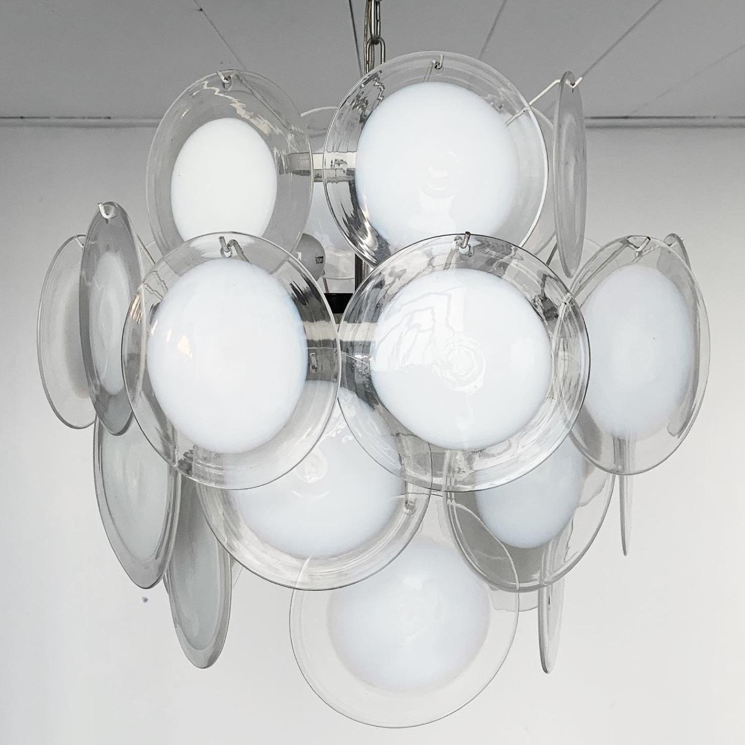 Rare ensemble de deux appliques en verre de Murano et un lustre suspendu de Gino Vistosi Bon état - En vente à Milano, IT