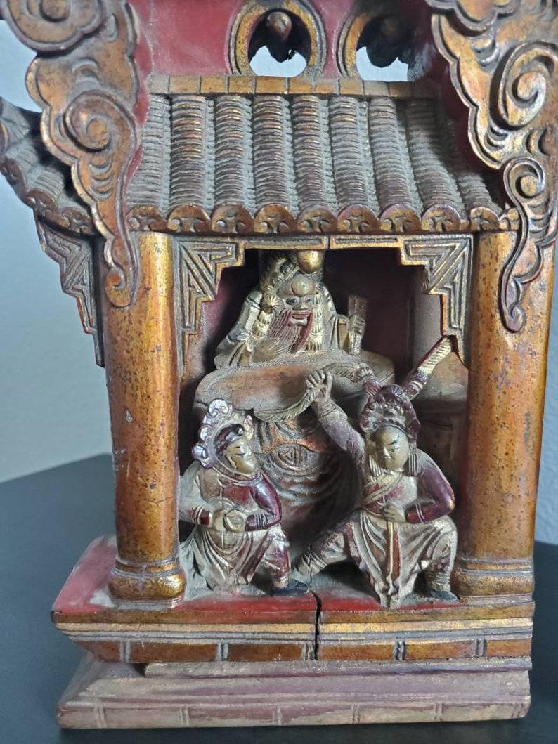 Hand-Carved Rare Set of Two Qing Dynasty Chinese Architectural Temple Brackets For Sale