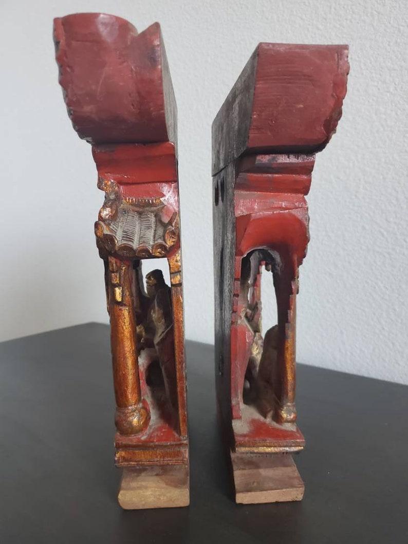 Rare Set of Two Qing Dynasty Chinese Architectural Temple Brackets In Good Condition For Sale In Forney, TX