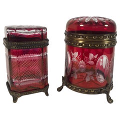Raro juego de dos cajas de caramelos de cristal tallado rojo de la década de 1900
