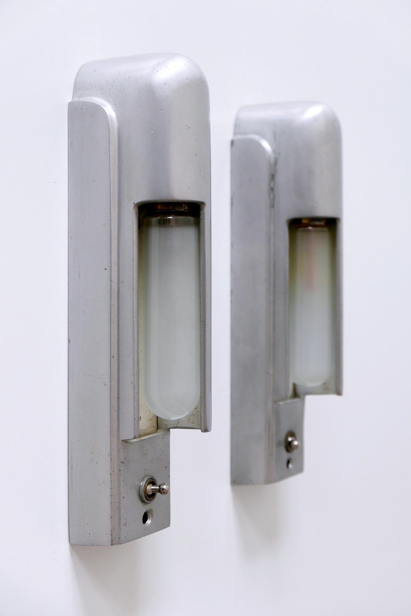 Rare Set of Two Streamline Cruise Ship Cabin Sconces by The Simes Co NY, 1930s For Sale 4