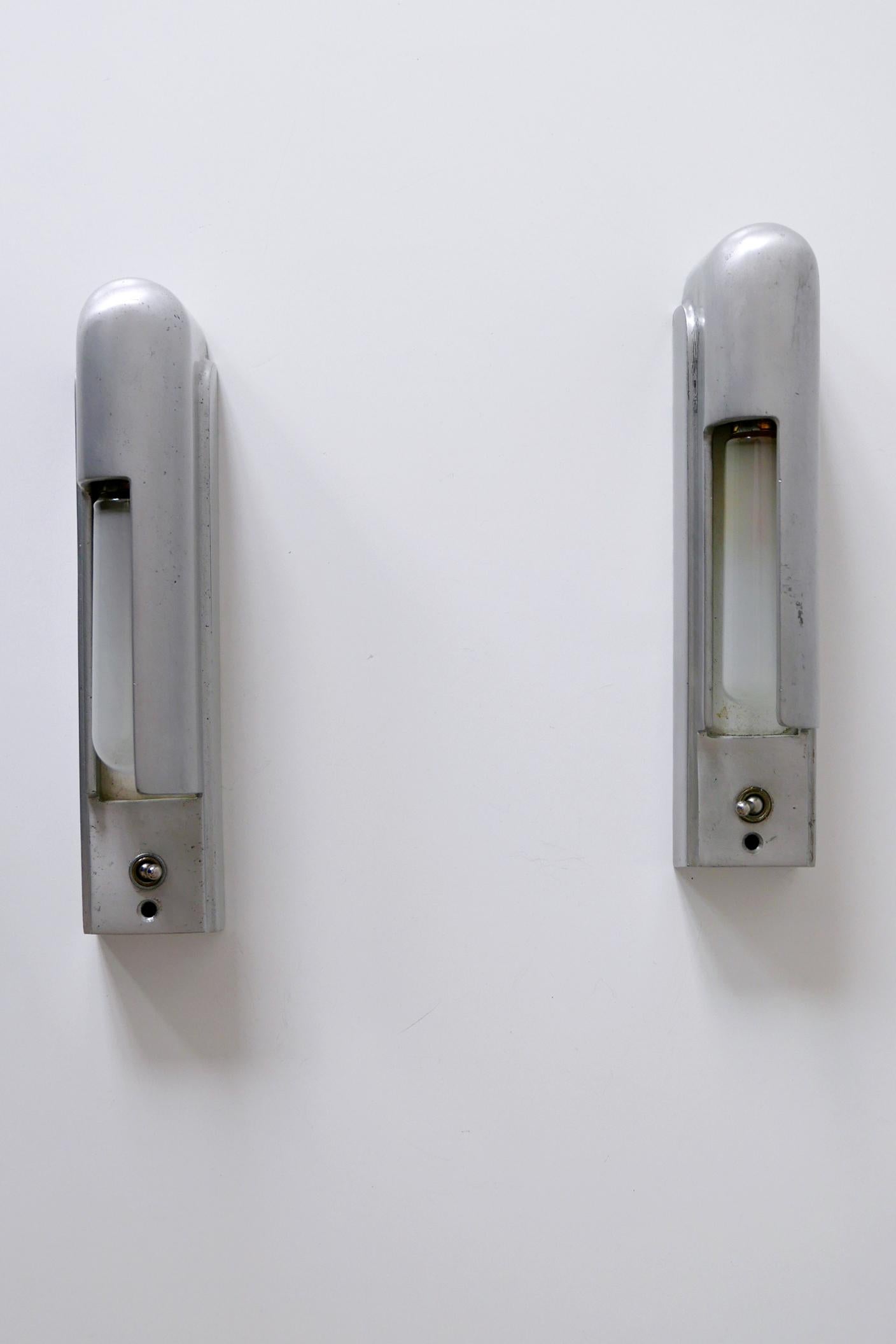 Rare Set of Two Streamline Cruise Ship Cabin Sconces by The Simes Co NY, 1930s For Sale 9