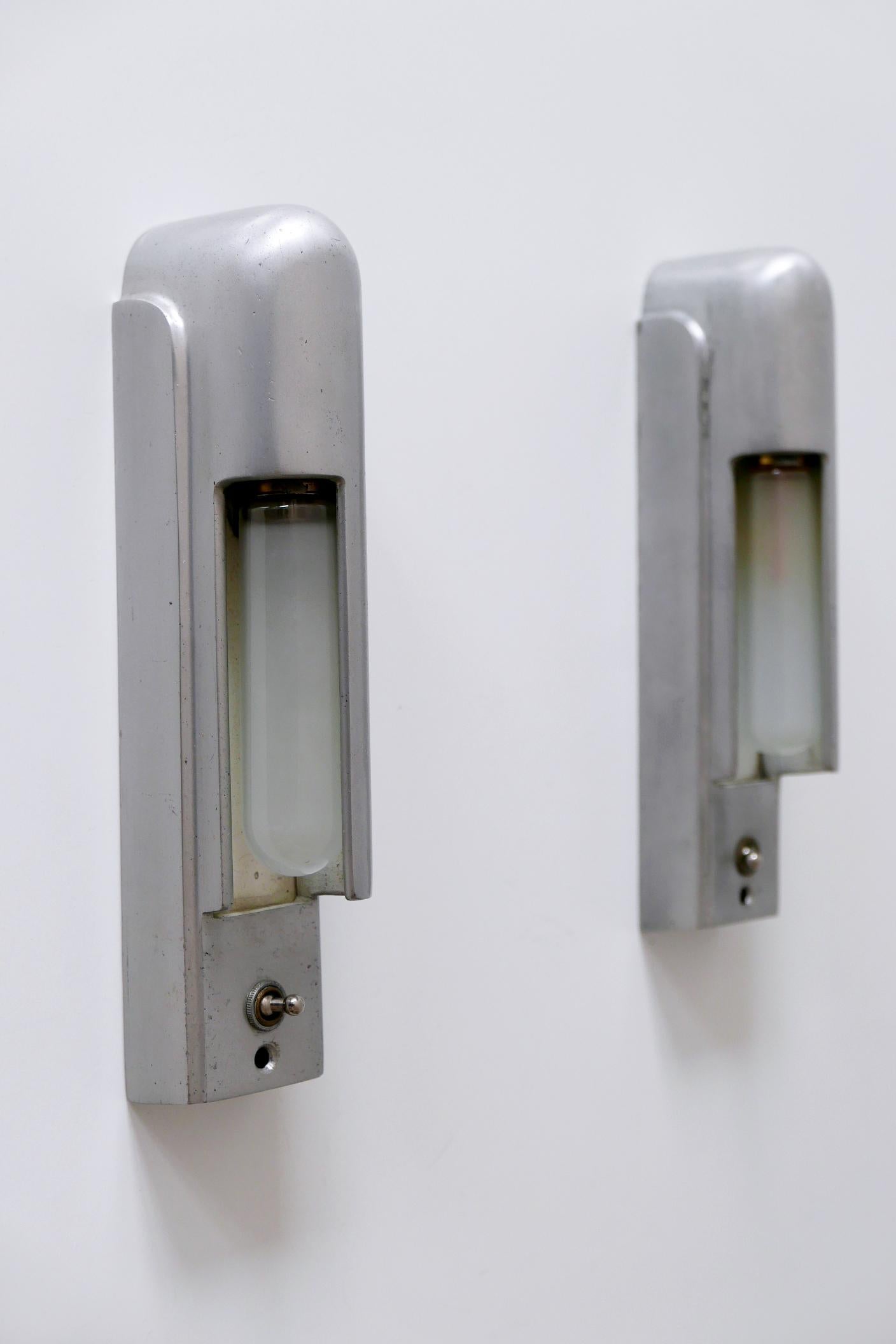 Aluminum Rare Set of Two Streamline Cruise Ship Cabin Sconces by The Simes Co NY, 1930s For Sale