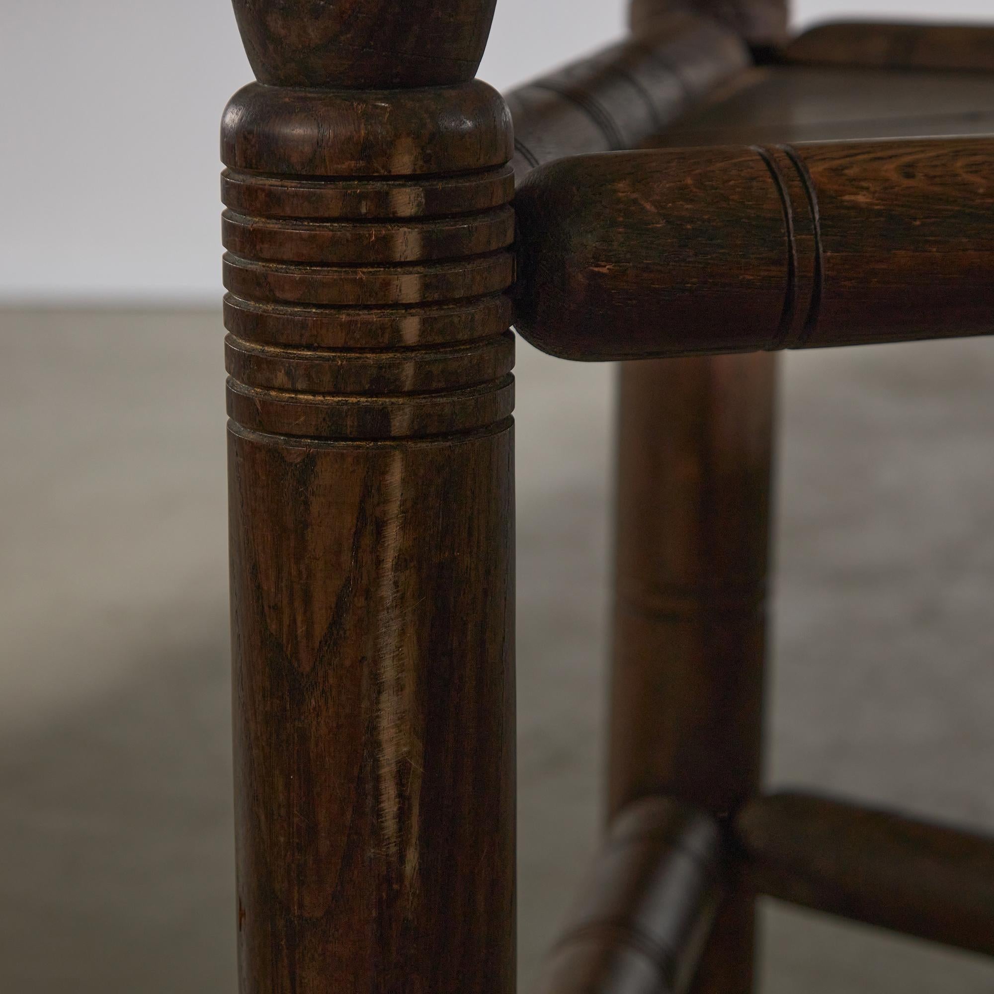 Rare ensemble de table, banc et chaises en bois de noyer par Karoly Lingel en vente 5