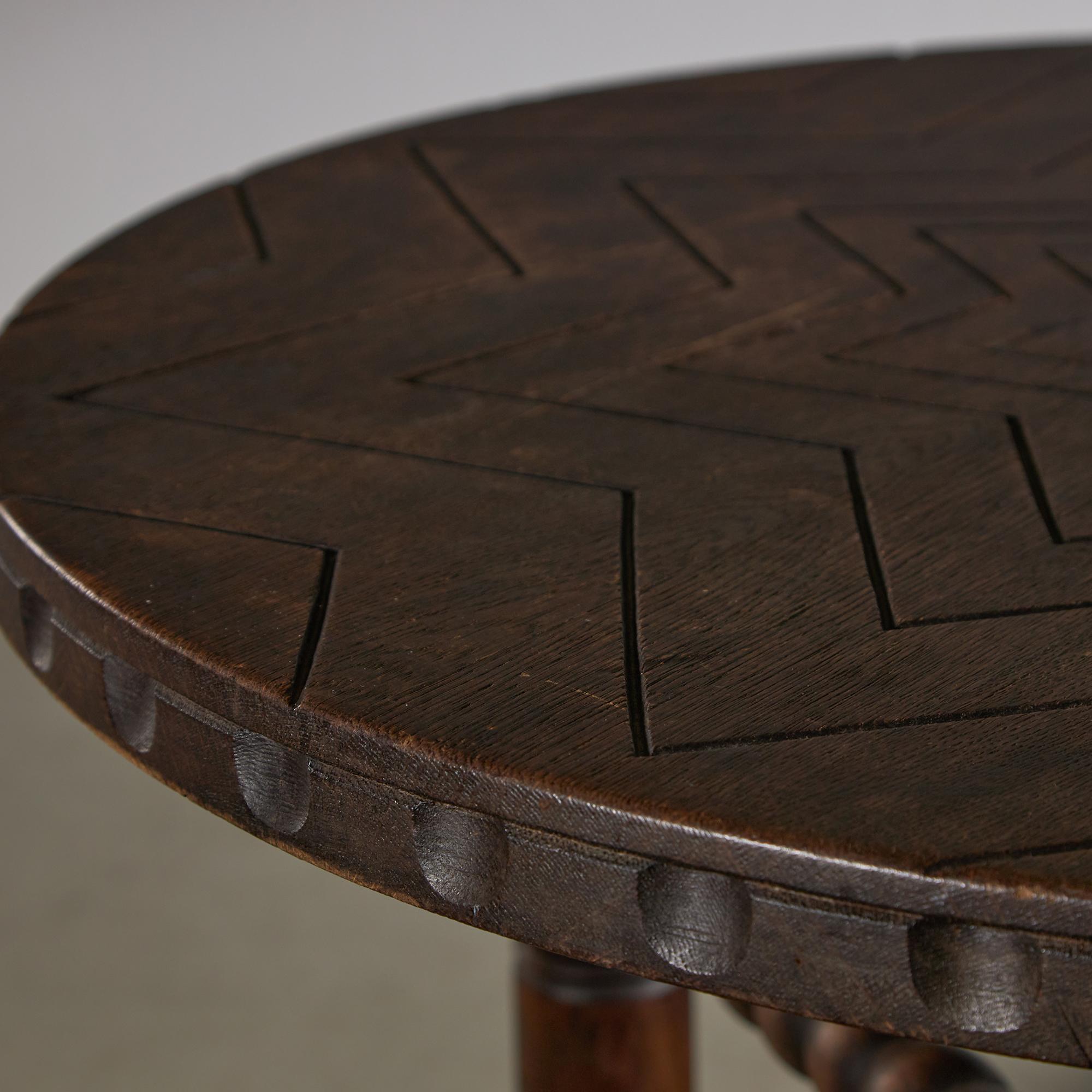 Rare ensemble de table, banc et chaises en bois de noyer par Karoly Lingel en vente 9