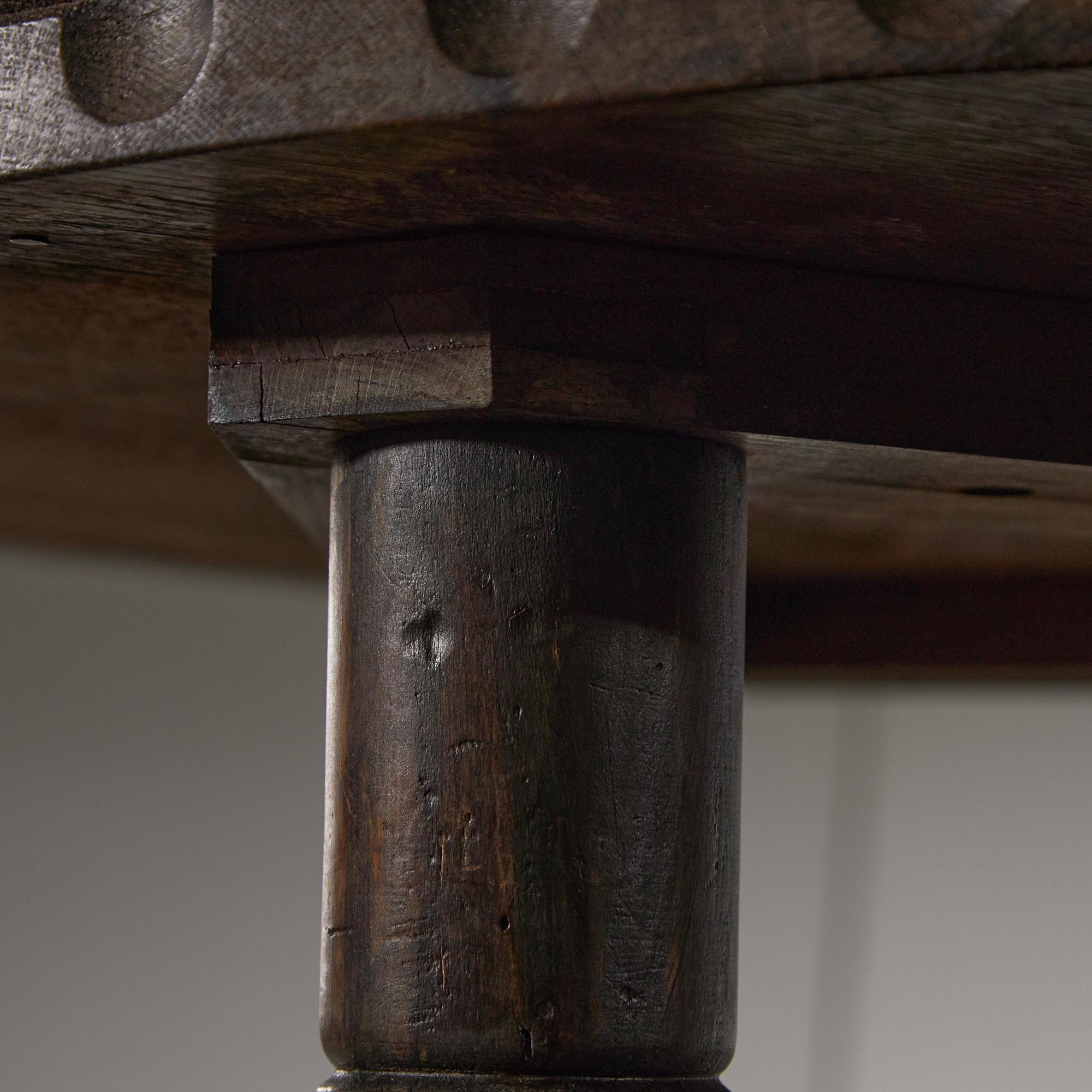 Rare ensemble de table, banc et chaises en bois de noyer par Karoly Lingel en vente 11