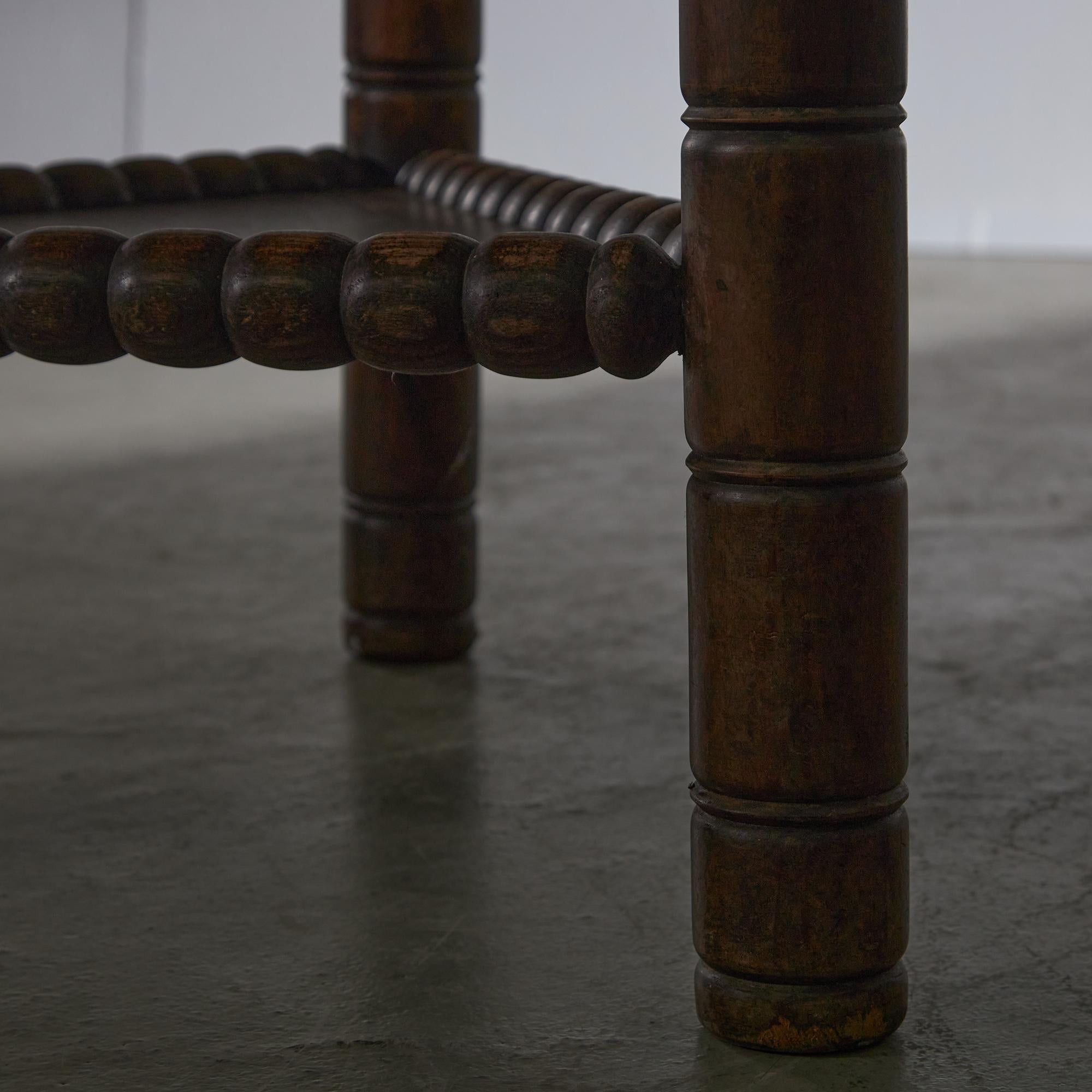 Rare ensemble de table, banc et chaises en bois de noyer par Karoly Lingel en vente 14