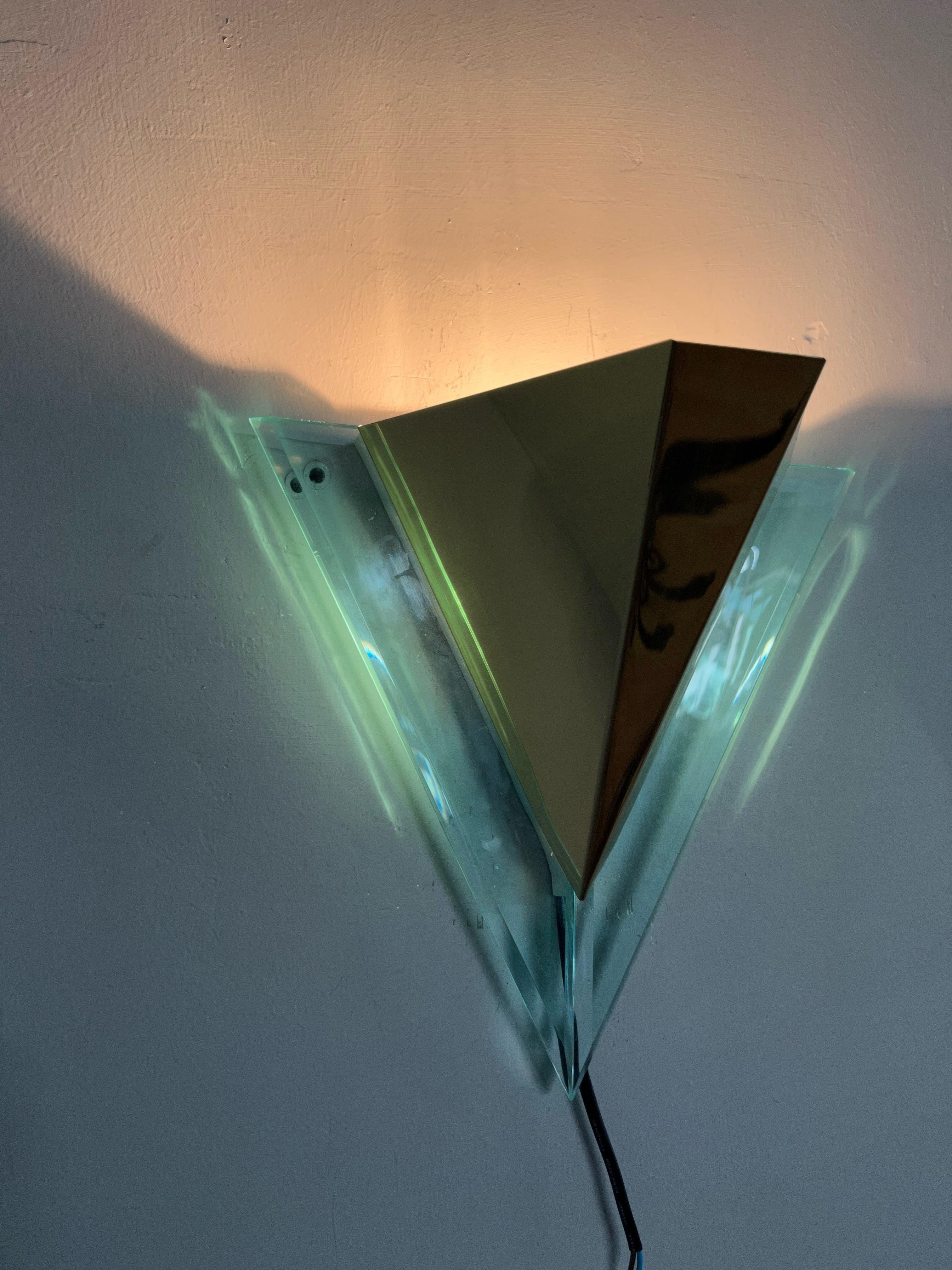 Rare Set or Group of Six Mid-Century Modern Era, Brass and Lucite Wall Sconces In Good Condition For Sale In Lisse, NL