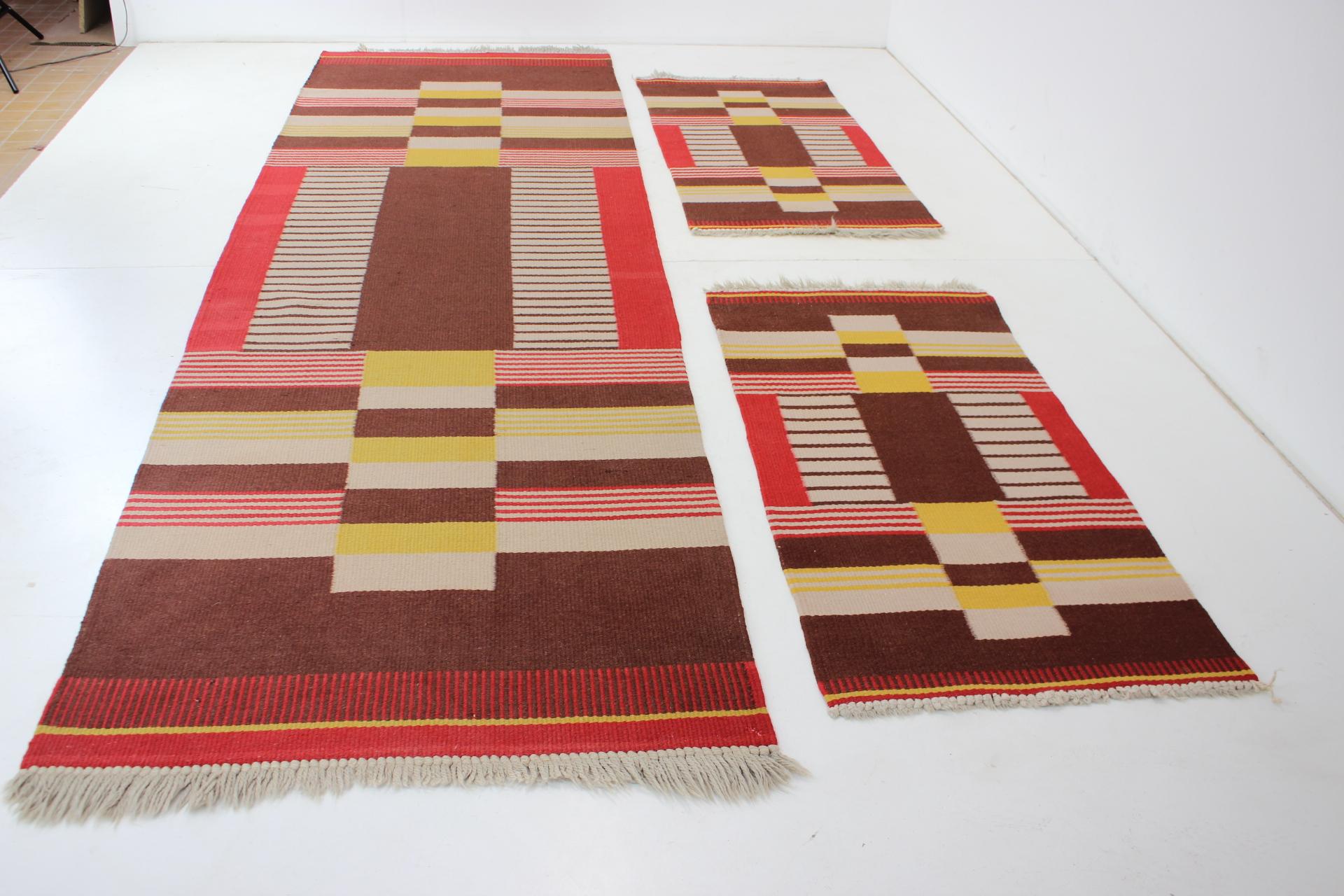 Rare Set Three Geometric Wool Rugs Designed by Antonín Kybal, 1940s In Good Condition For Sale In Praha, CZ