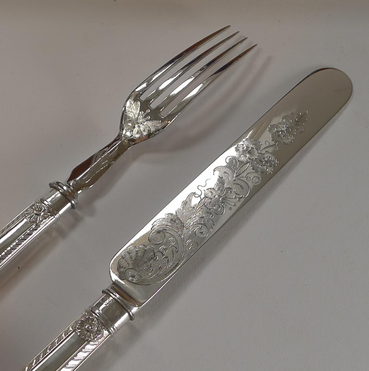 Sertissage rare pour 18 couteaux et fourchettes à fruits et à désert, vers 1860 en vente 1