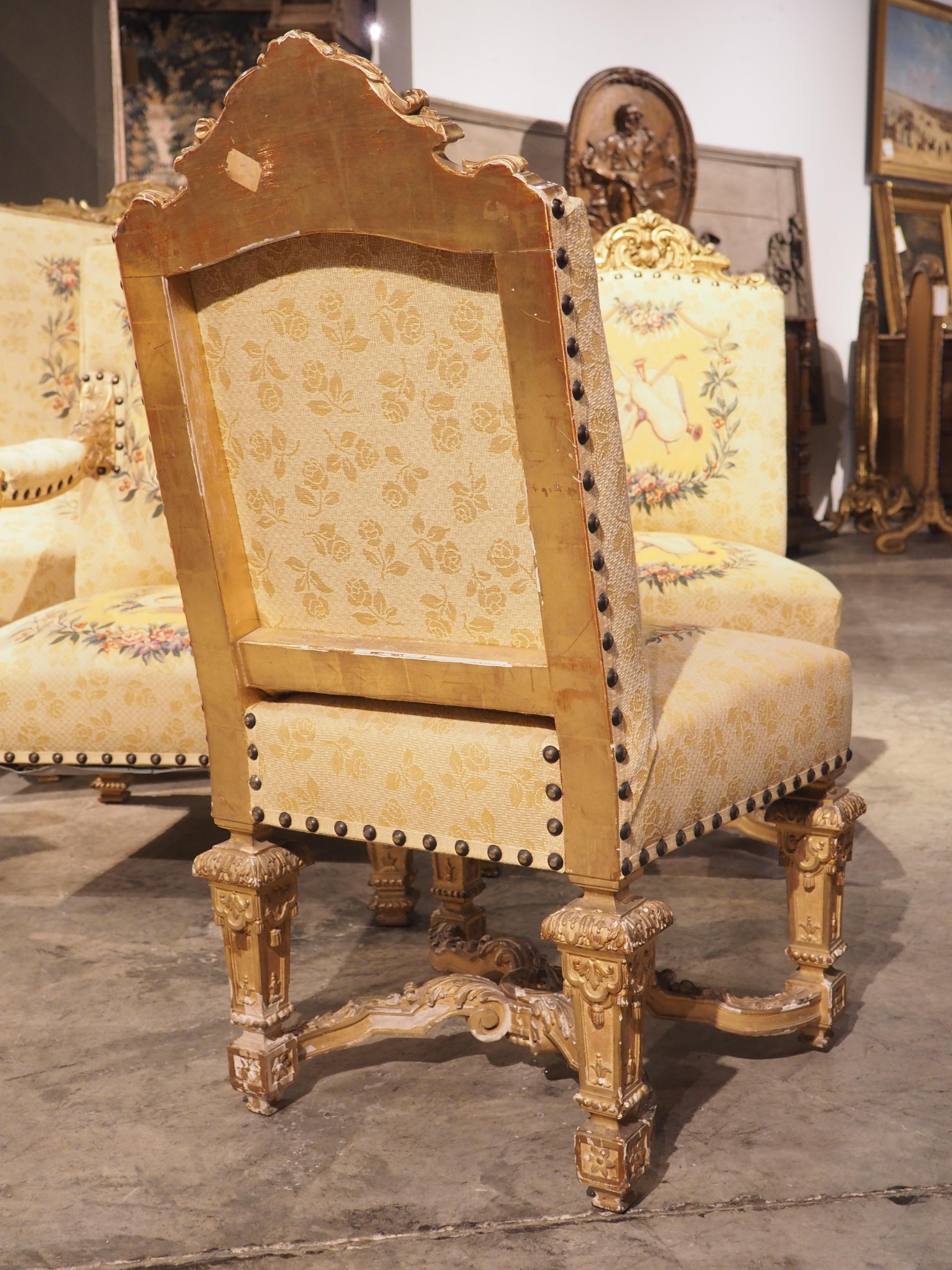 Rare ensemble de salon de sept pièces en bois doré de style Louis XIV de France, datant d'environ 1880 en vente 5