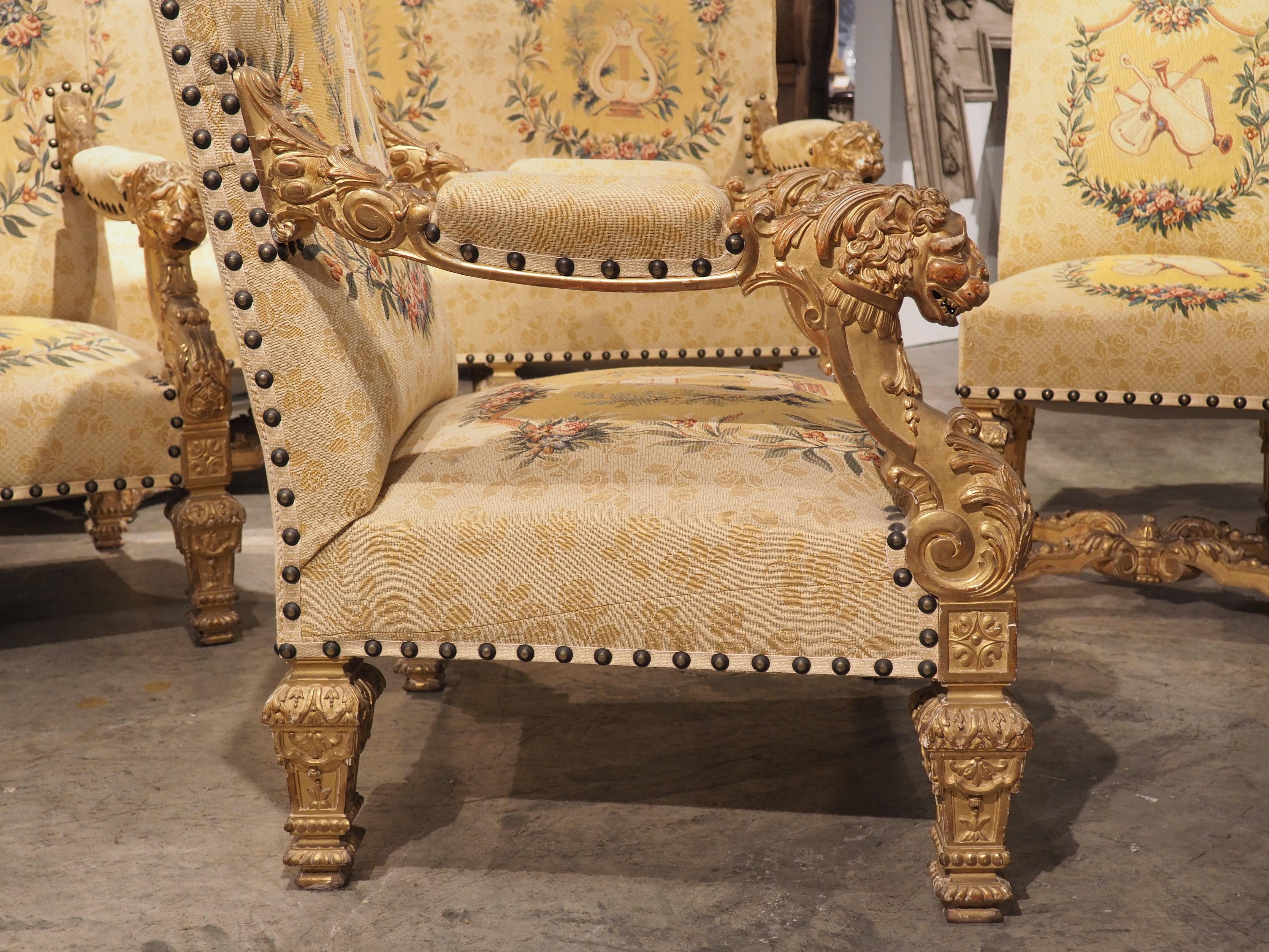 Rare ensemble de salon de sept pièces en bois doré de style Louis XIV de France, datant d'environ 1880 en vente 6