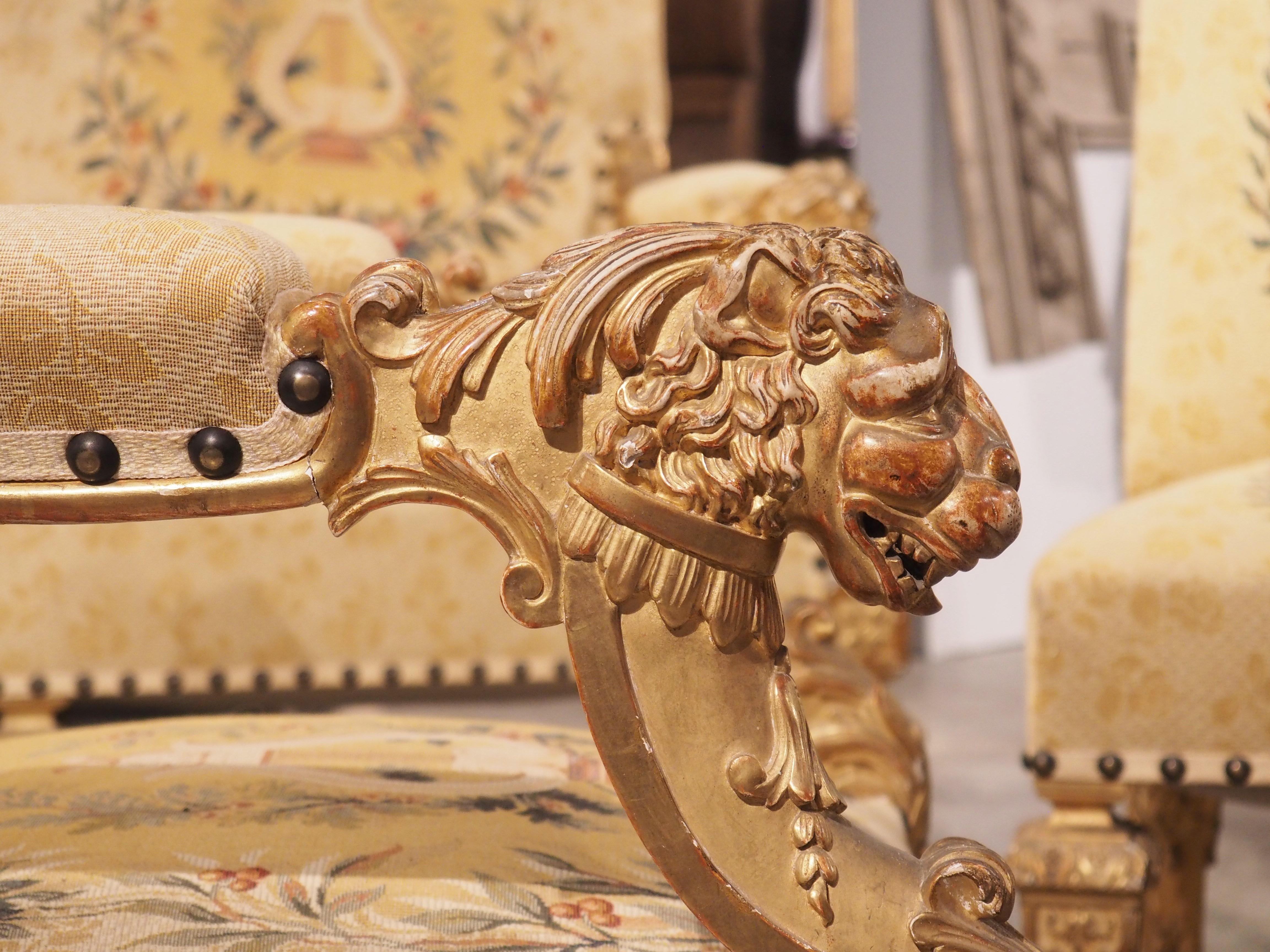 Rare ensemble de salon de sept pièces en bois doré de style Louis XIV de France, datant d'environ 1880 en vente 7