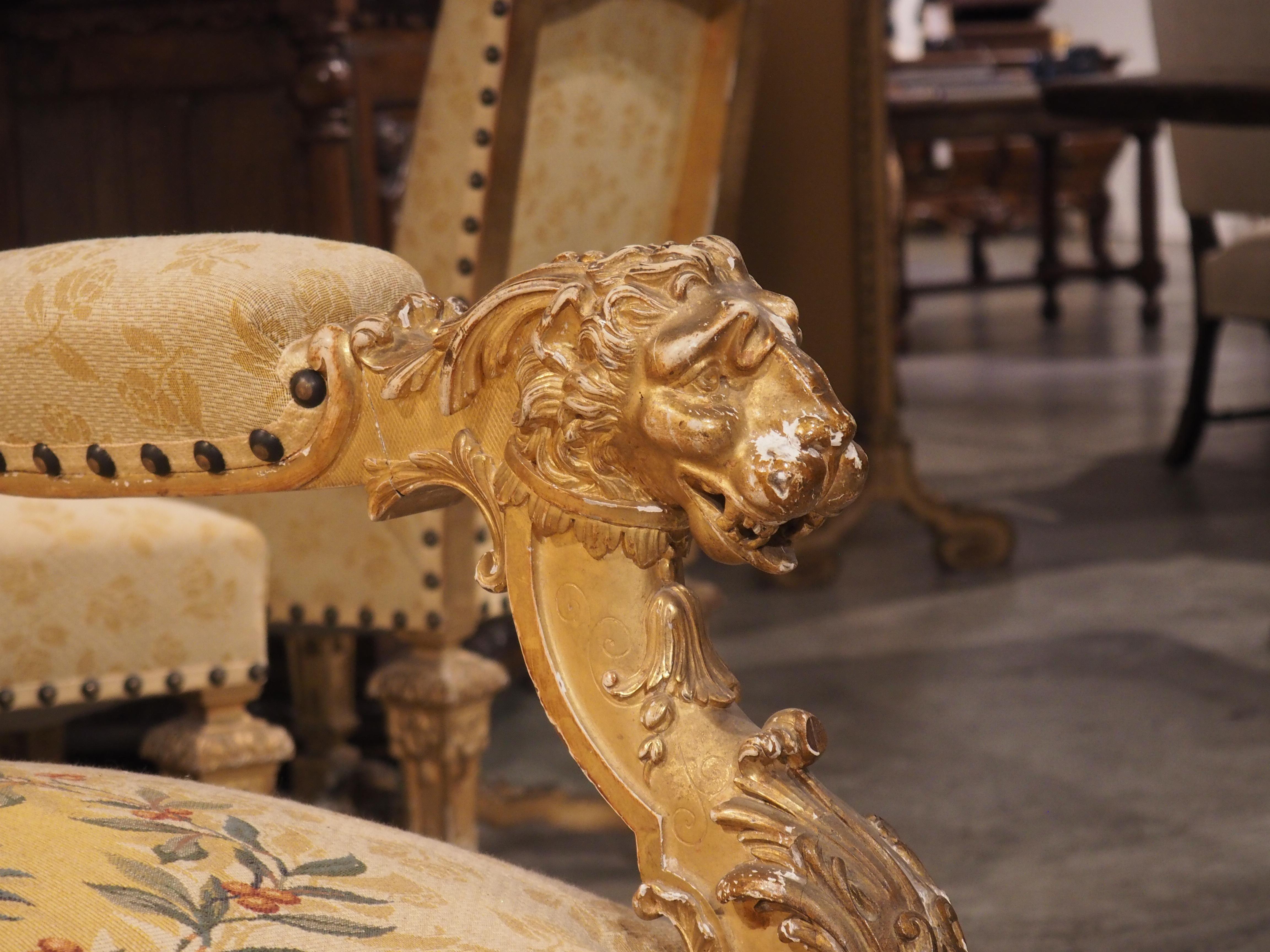 Français Rare ensemble de salon de sept pièces en bois doré de style Louis XIV de France, datant d'environ 1880 en vente