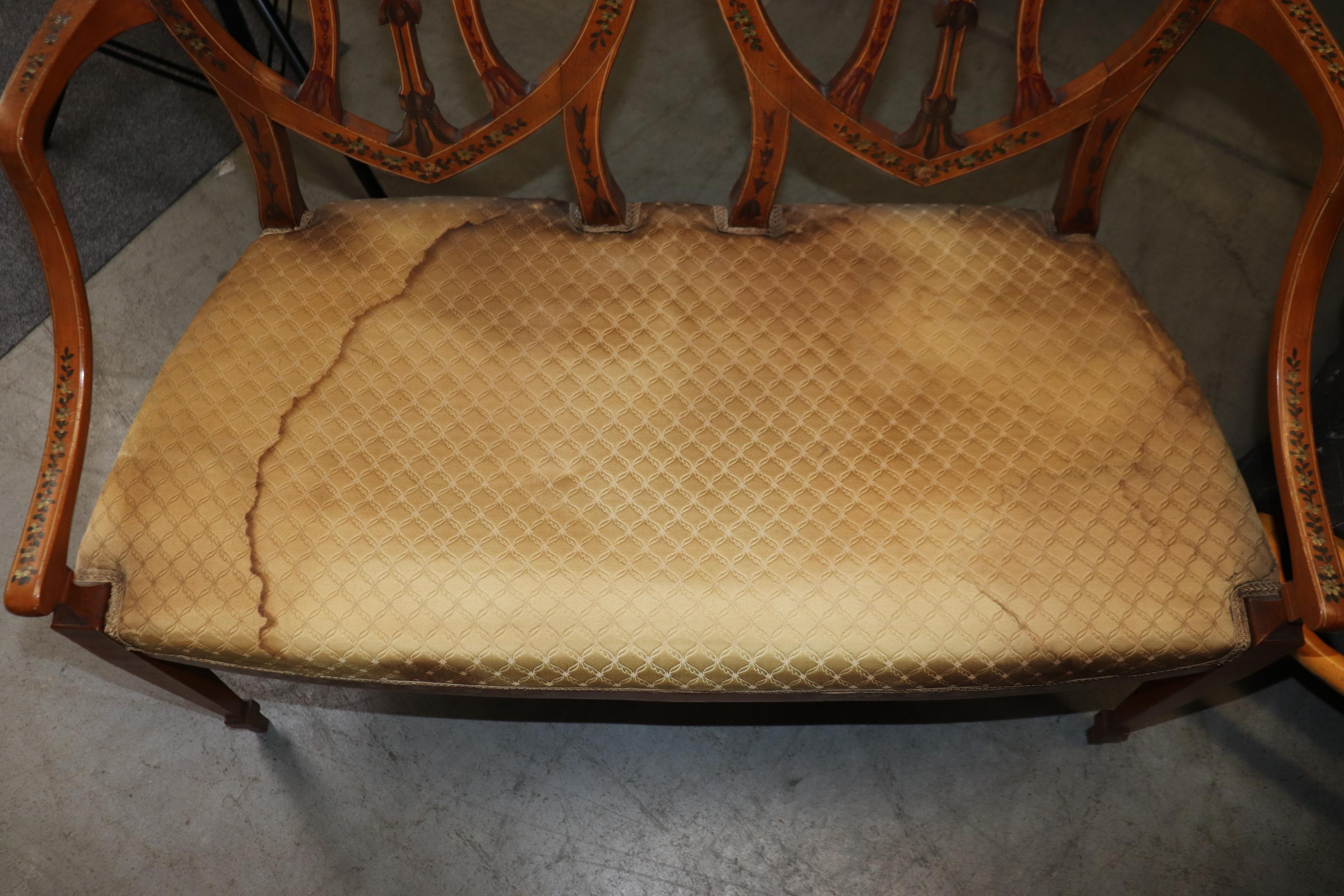 Rare ensemble de salon Adams anglais décoré de sept pièces avec banquette en vente 8