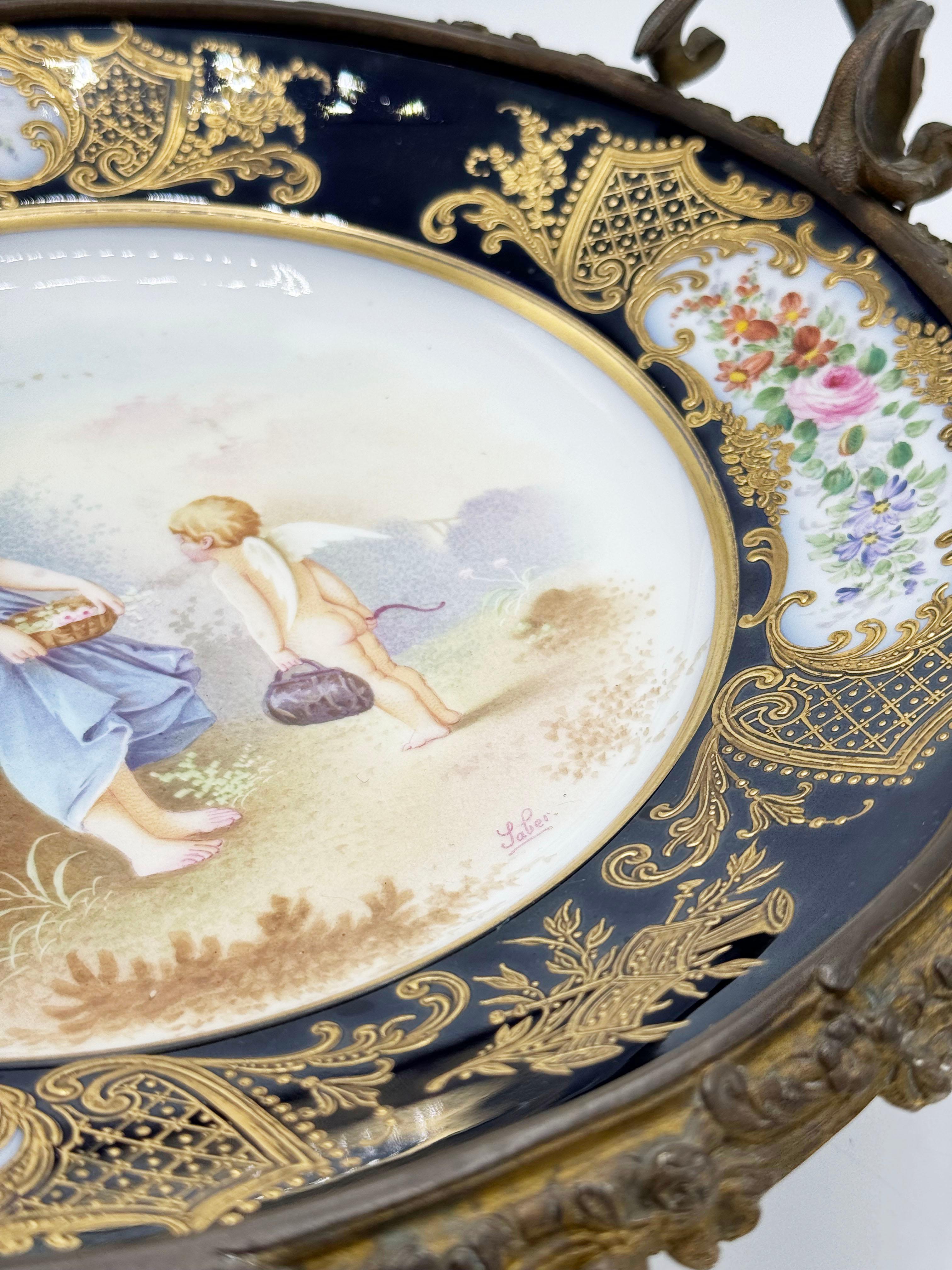 Français Rare plat en bronze doré de Sèvres, Chateau des Tuileries circa 1840 en vente