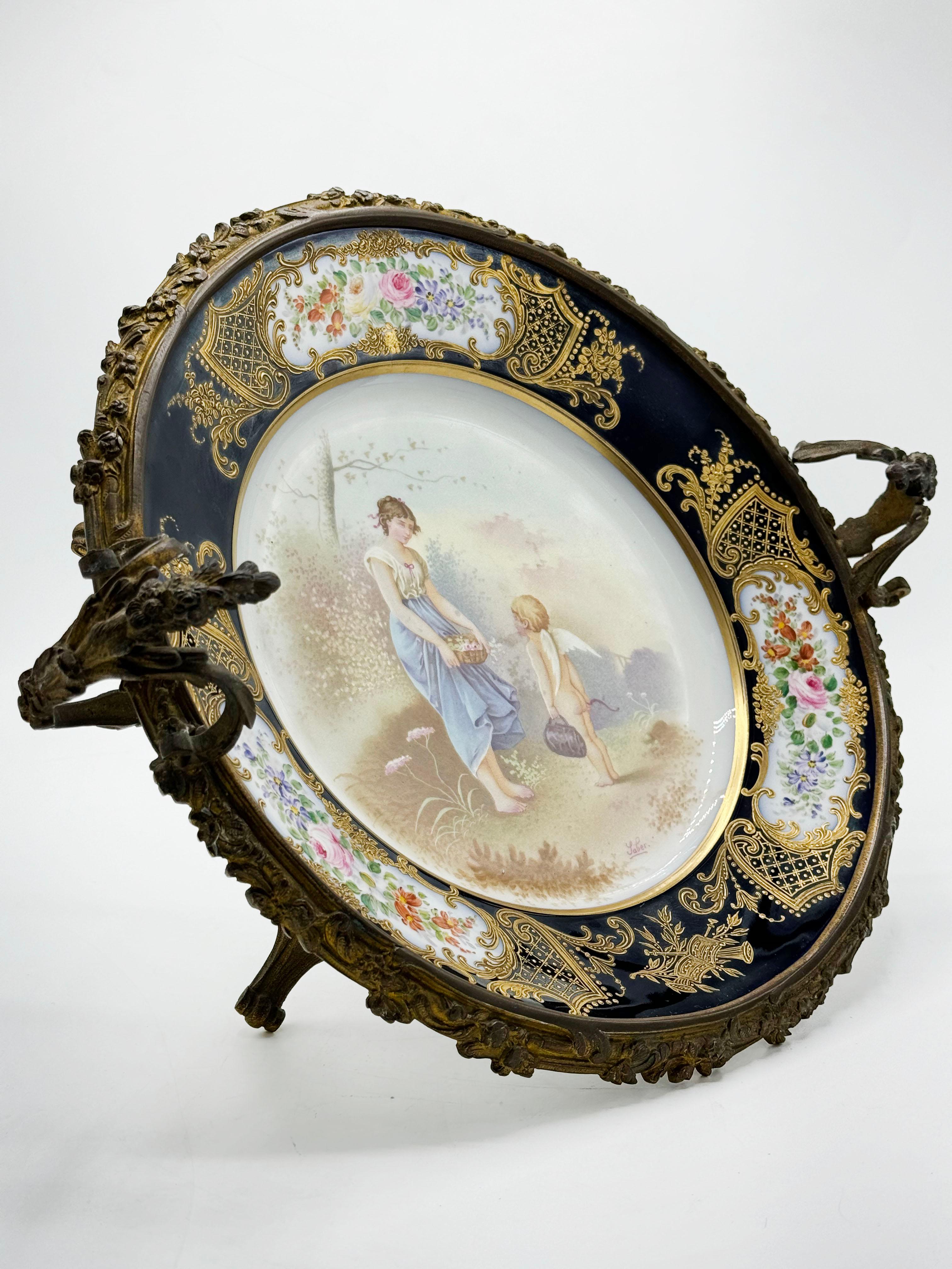 Rare plat en bronze doré de Sèvres, Chateau des Tuileries circa 1840 Bon état - En vente à Autonomous City Buenos Aires, CABA