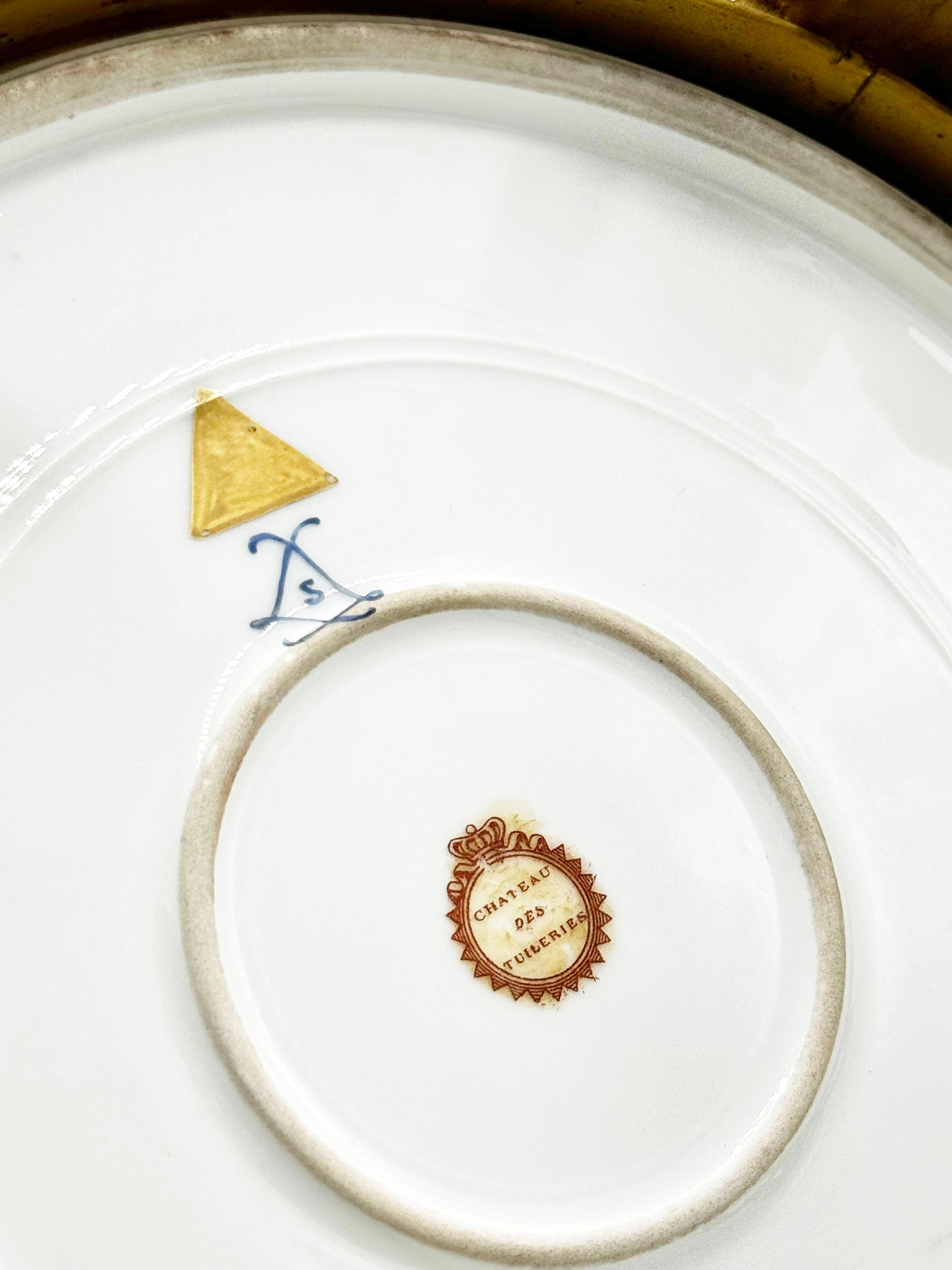 Porcelaine Rare plat en bronze doré de Sèvres, Chateau des Tuileries circa 1840 en vente