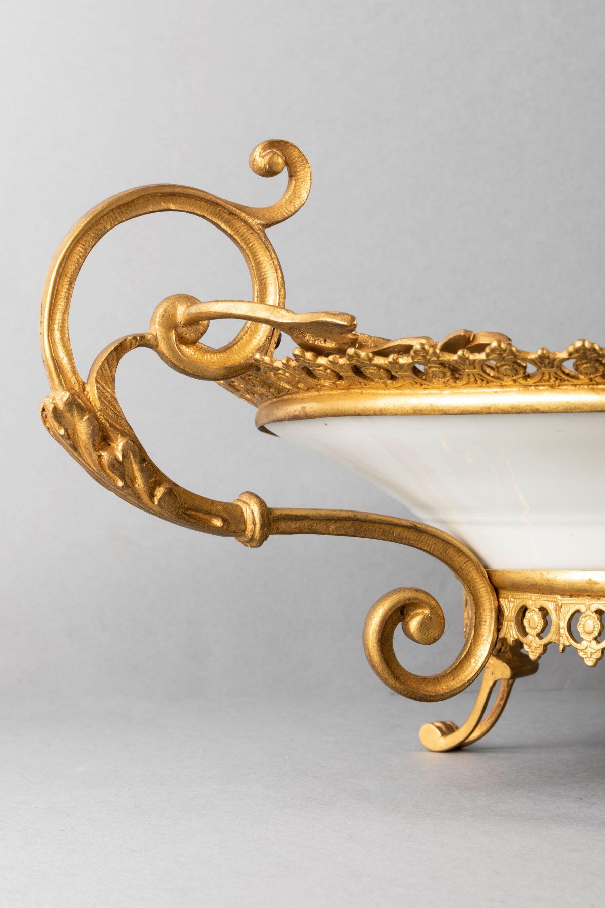 Rare Sevres, Gilded Bronze Dish, Gallant Scene, Chateau des Tuileries circa 1840 For Sale 3