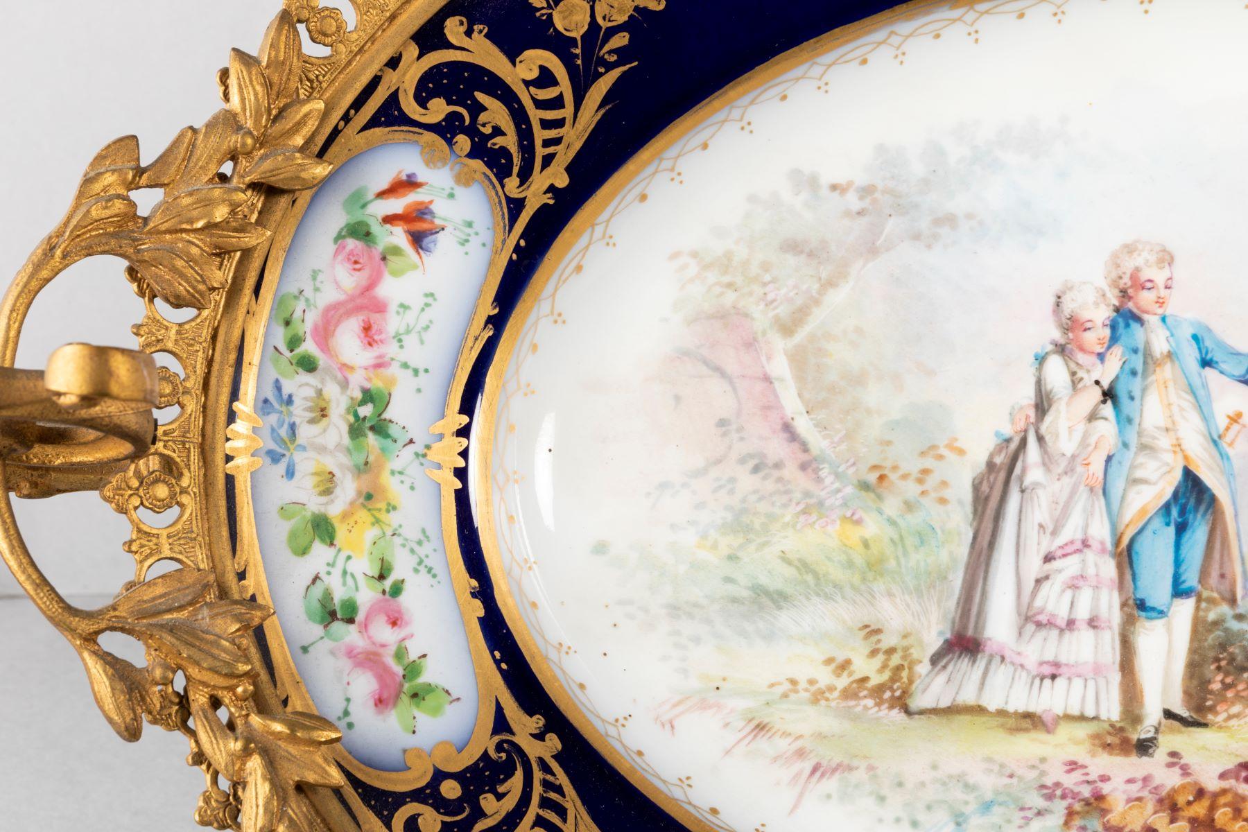 Rare Sevres, Gilded Bronze Dish, Gallant Scene, Chateau des Tuileries circa 1840 In Good Condition For Sale In Saint-Ouen, FR