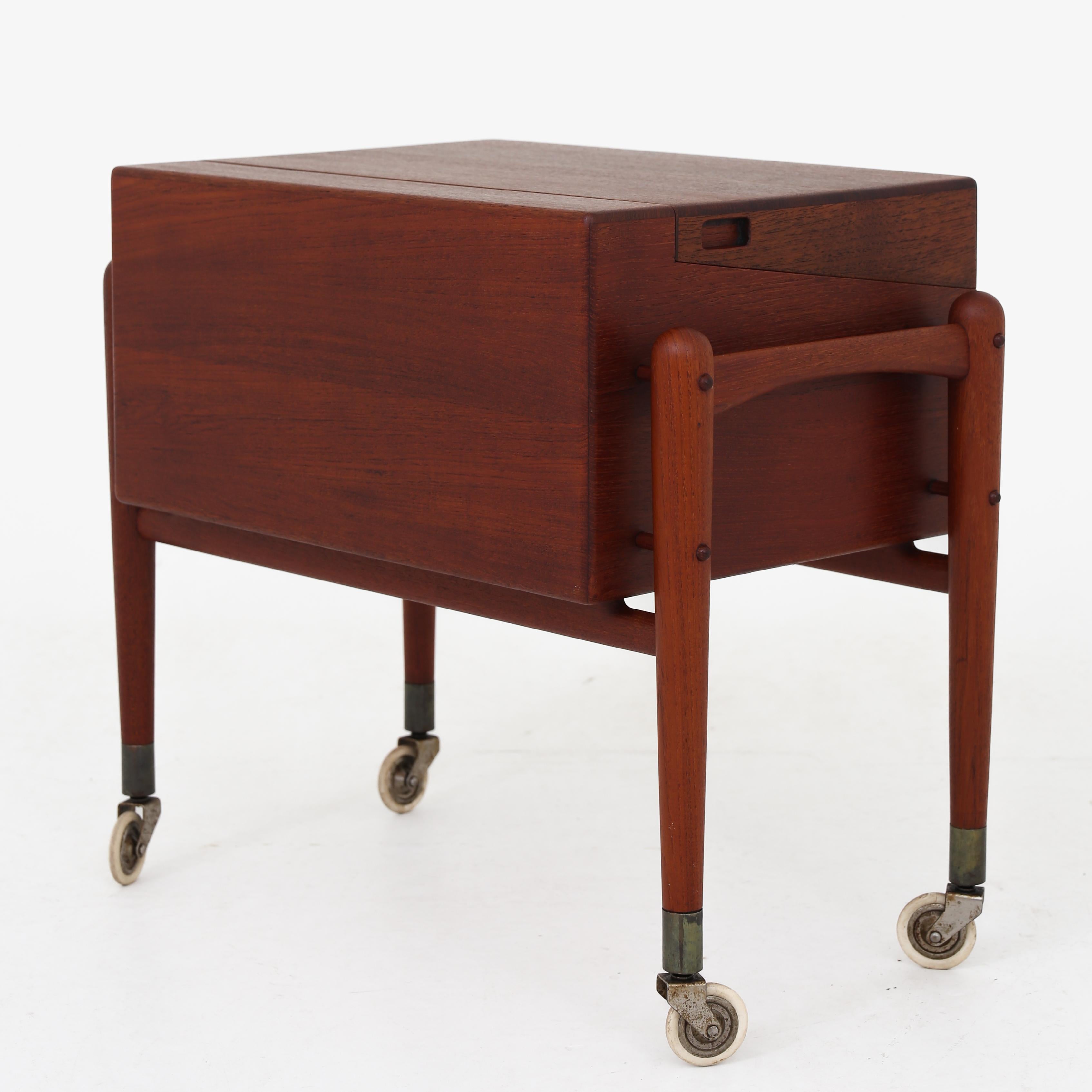 20ième siècle Rare table à couture de Finn Juhl en vente