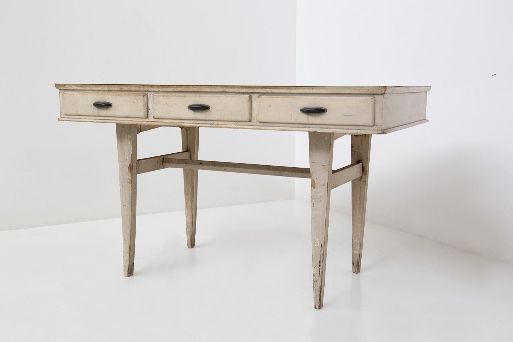 Rare Shabby Chic Desk in Light Wood In Good Condition For Sale In Milano, IT