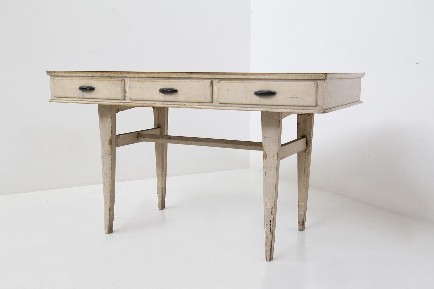 Ottone Rara scrivania shabby chic in wood chiaro in vendita